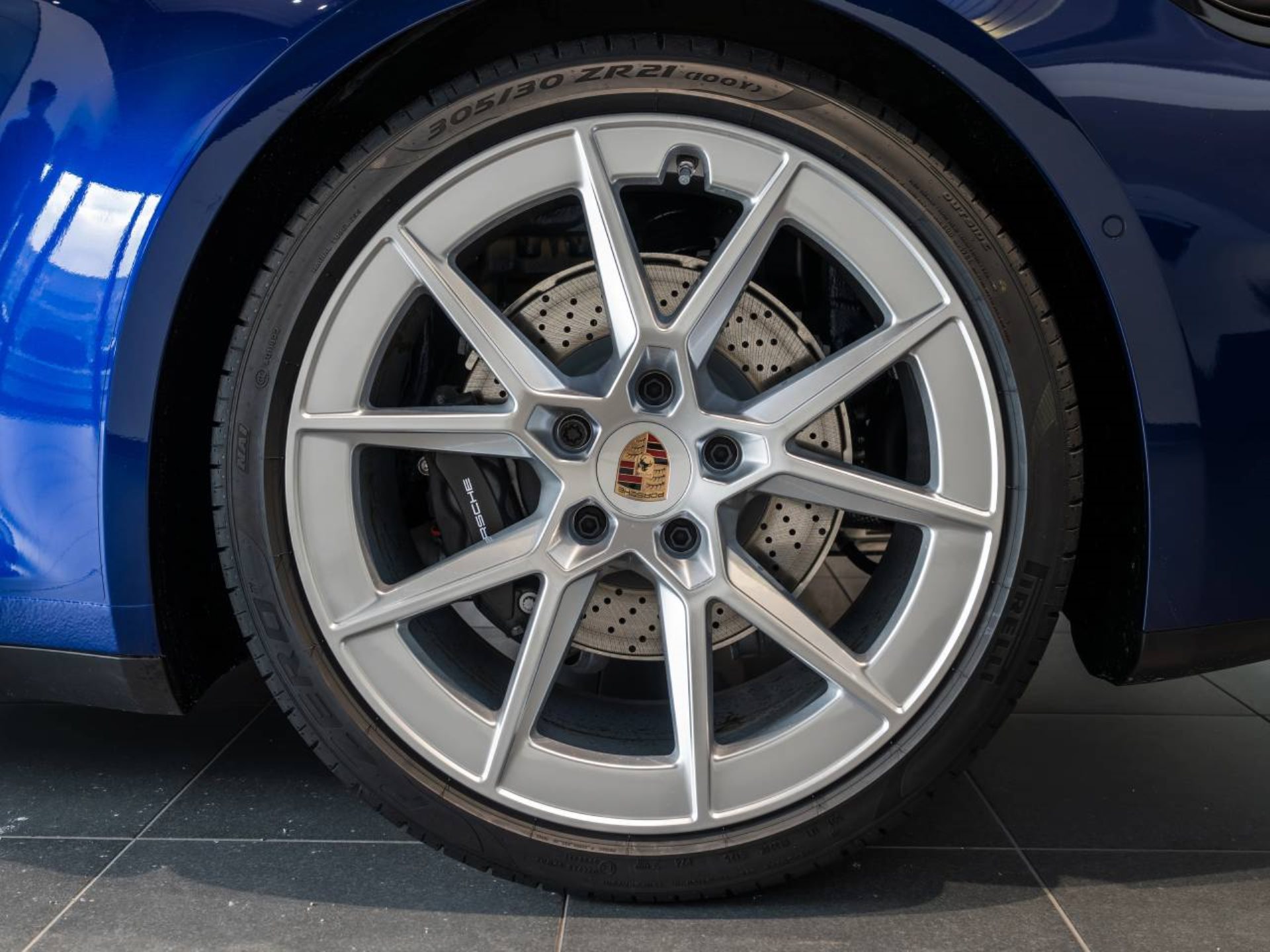 PORSCHE 911 Carrera-image-29