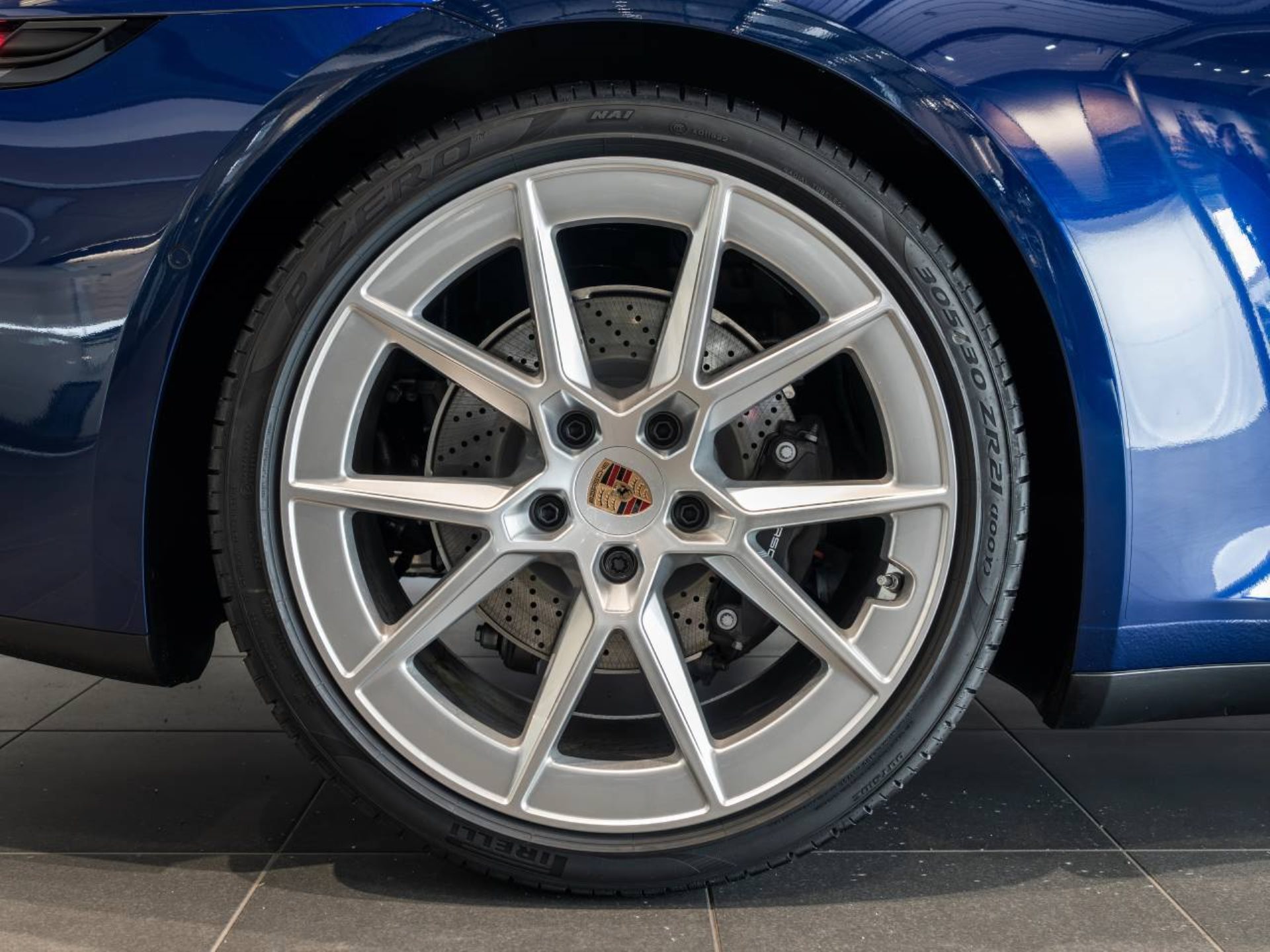 PORSCHE 911 Carrera-image-28