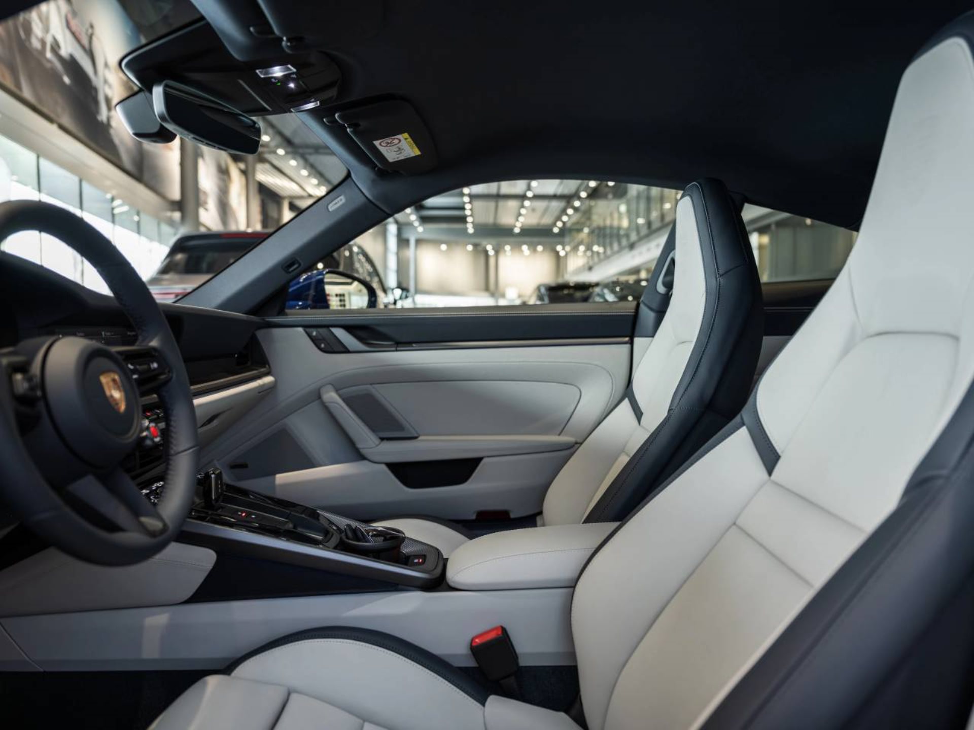 PORSCHE 911 Carrera-showroom-element-3