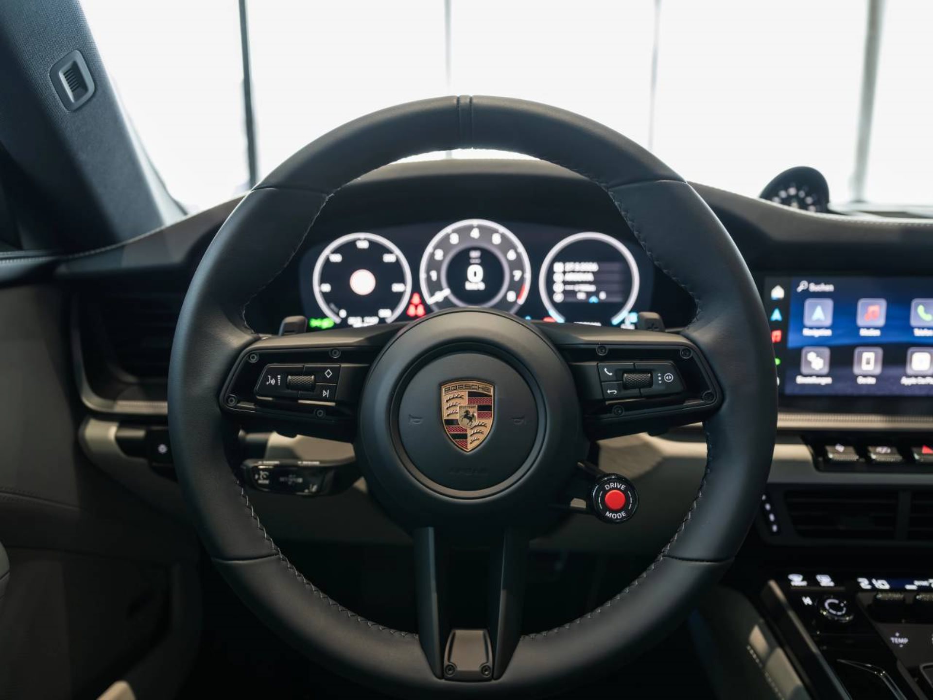 PORSCHE 911 Carrera-image-12