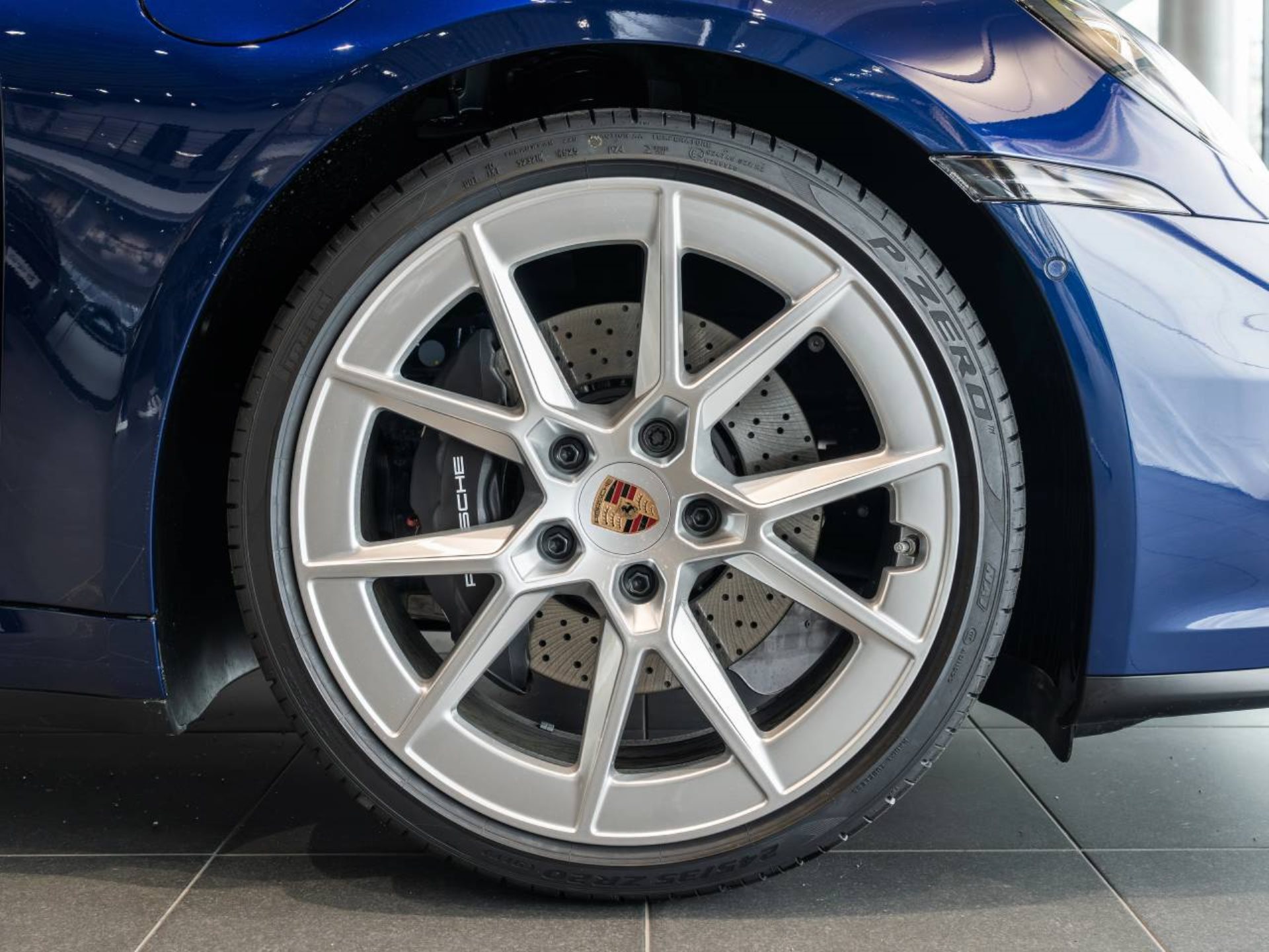 PORSCHE 911 Carrera-image-27