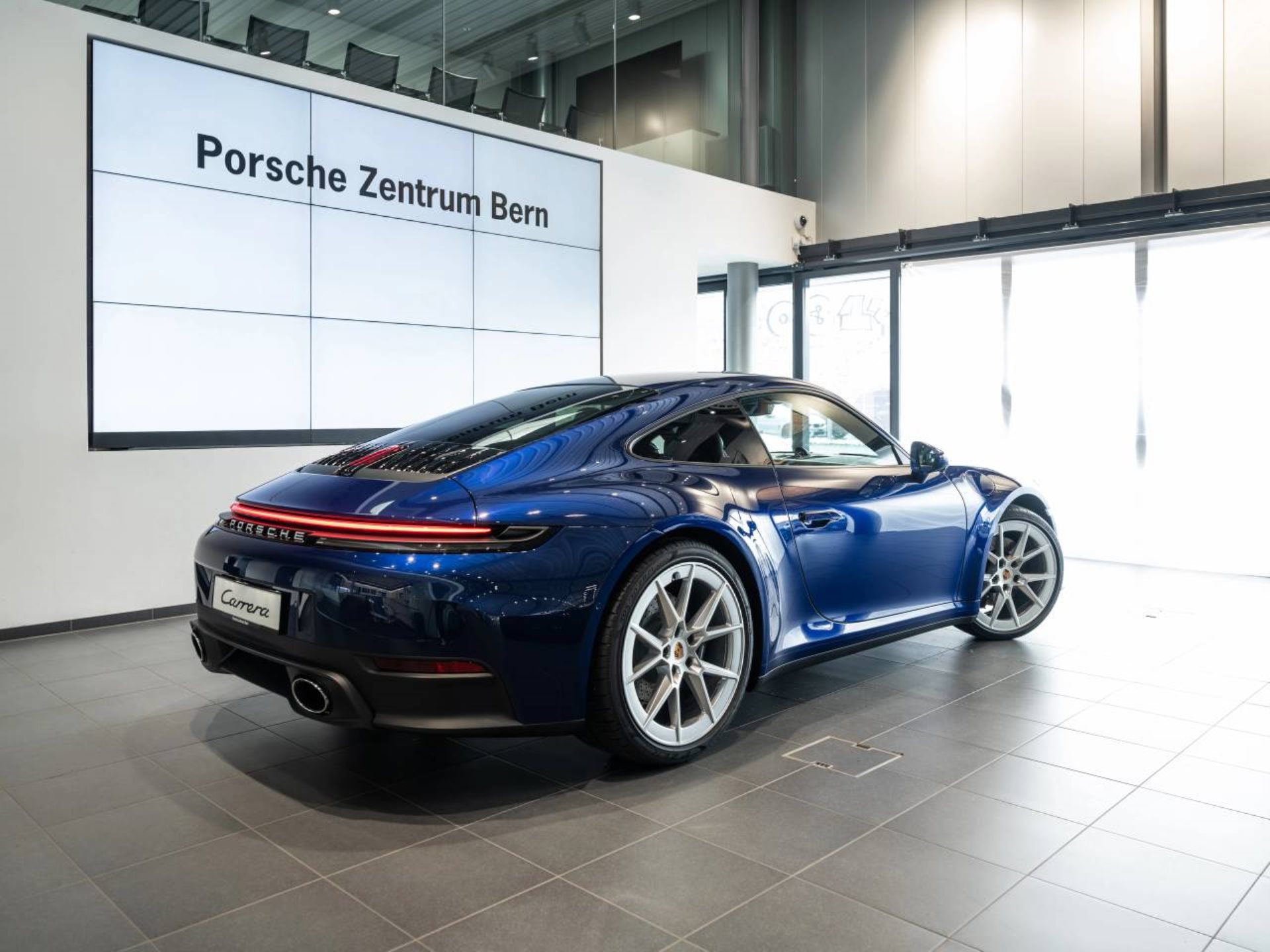 PORSCHE 911 Carrera-showroom-element-2