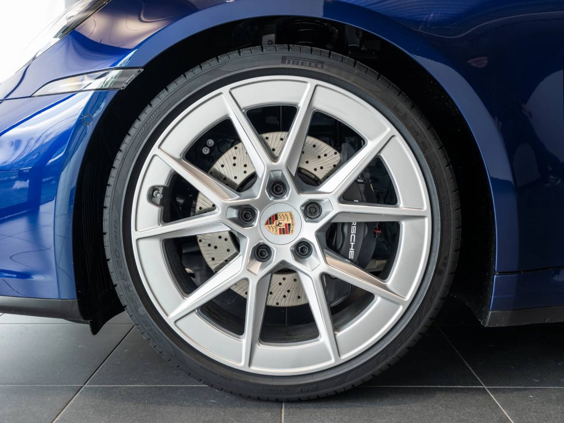 PORSCHE 911 Carrera-image-26