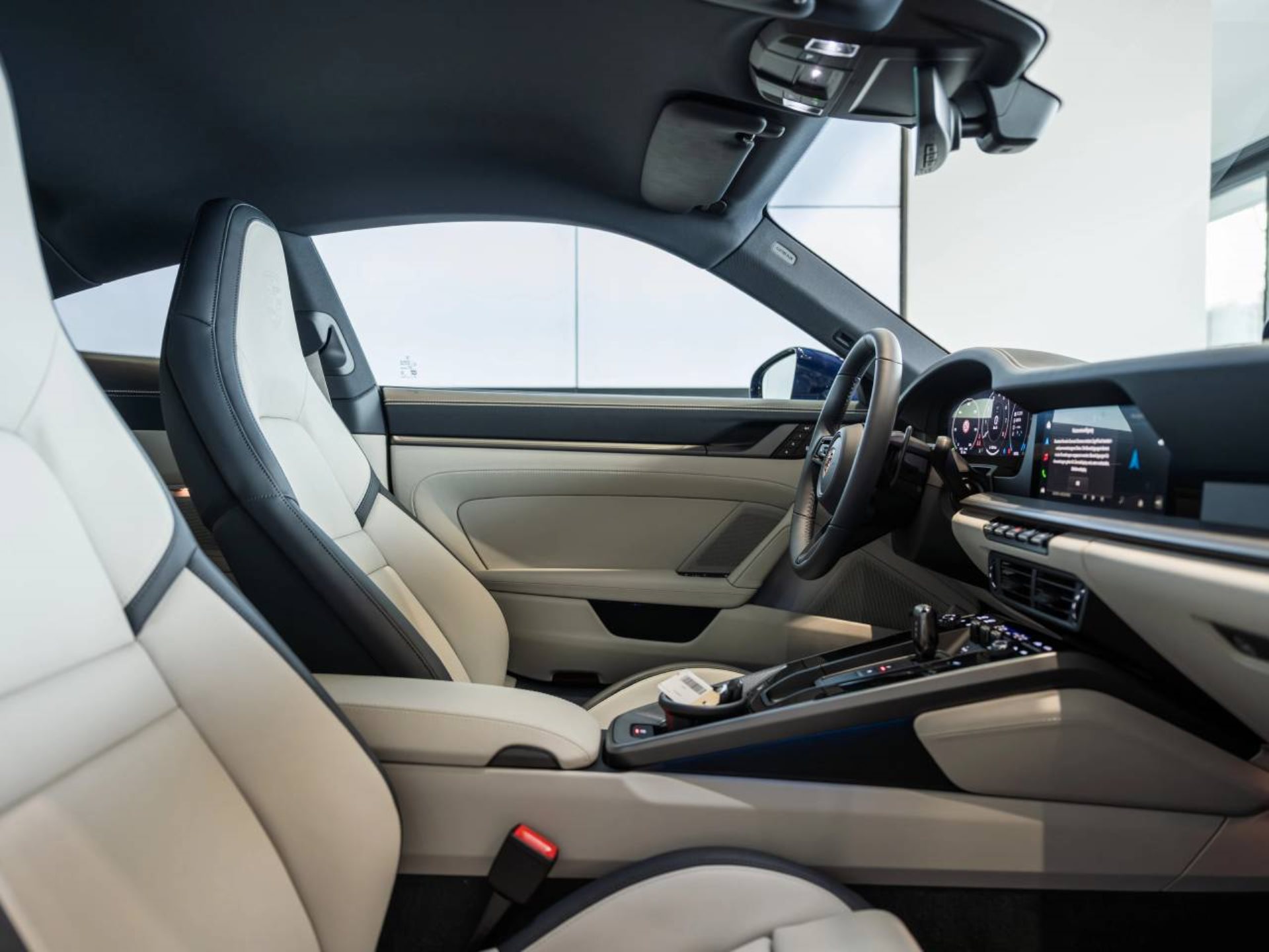 PORSCHE 911 Carrera-image-15