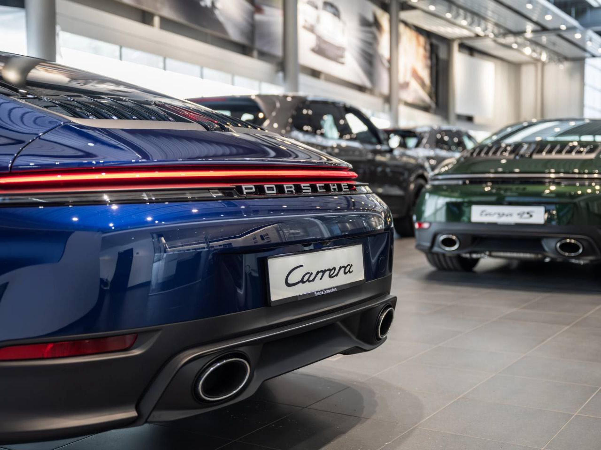 PORSCHE 911 Carrera-image-23