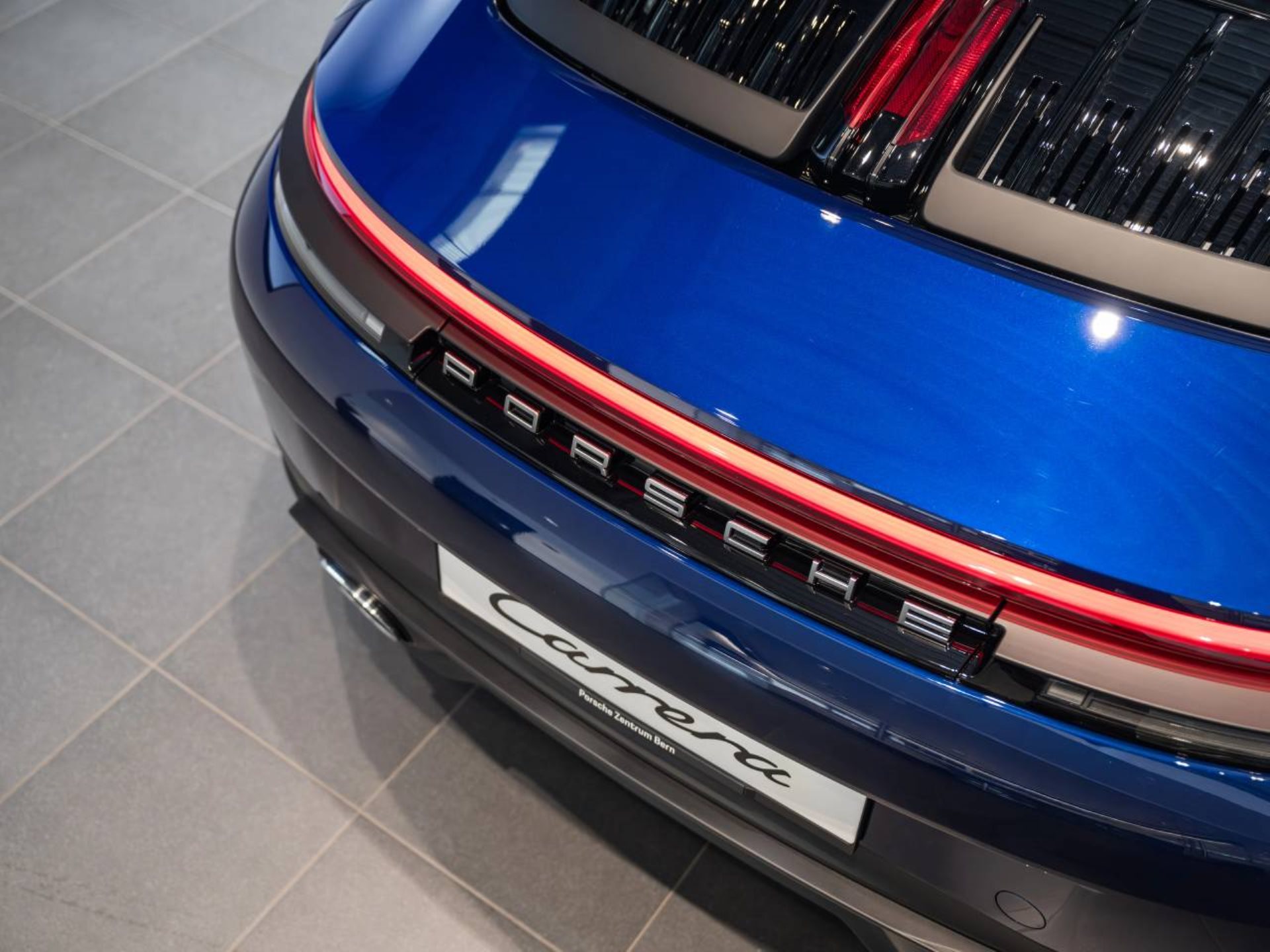PORSCHE 911 Carrera-image-24