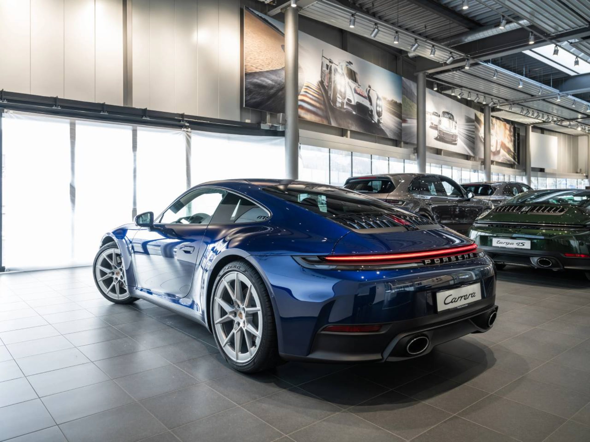 PORSCHE 911 Carrera-image-6