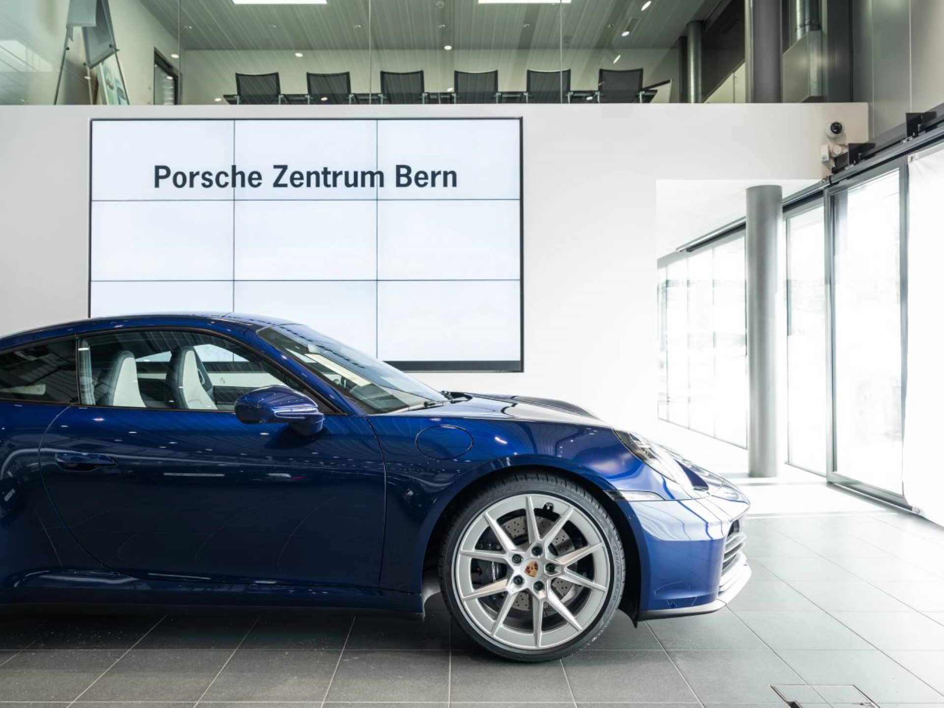 PORSCHE 911 Carrera-image-11