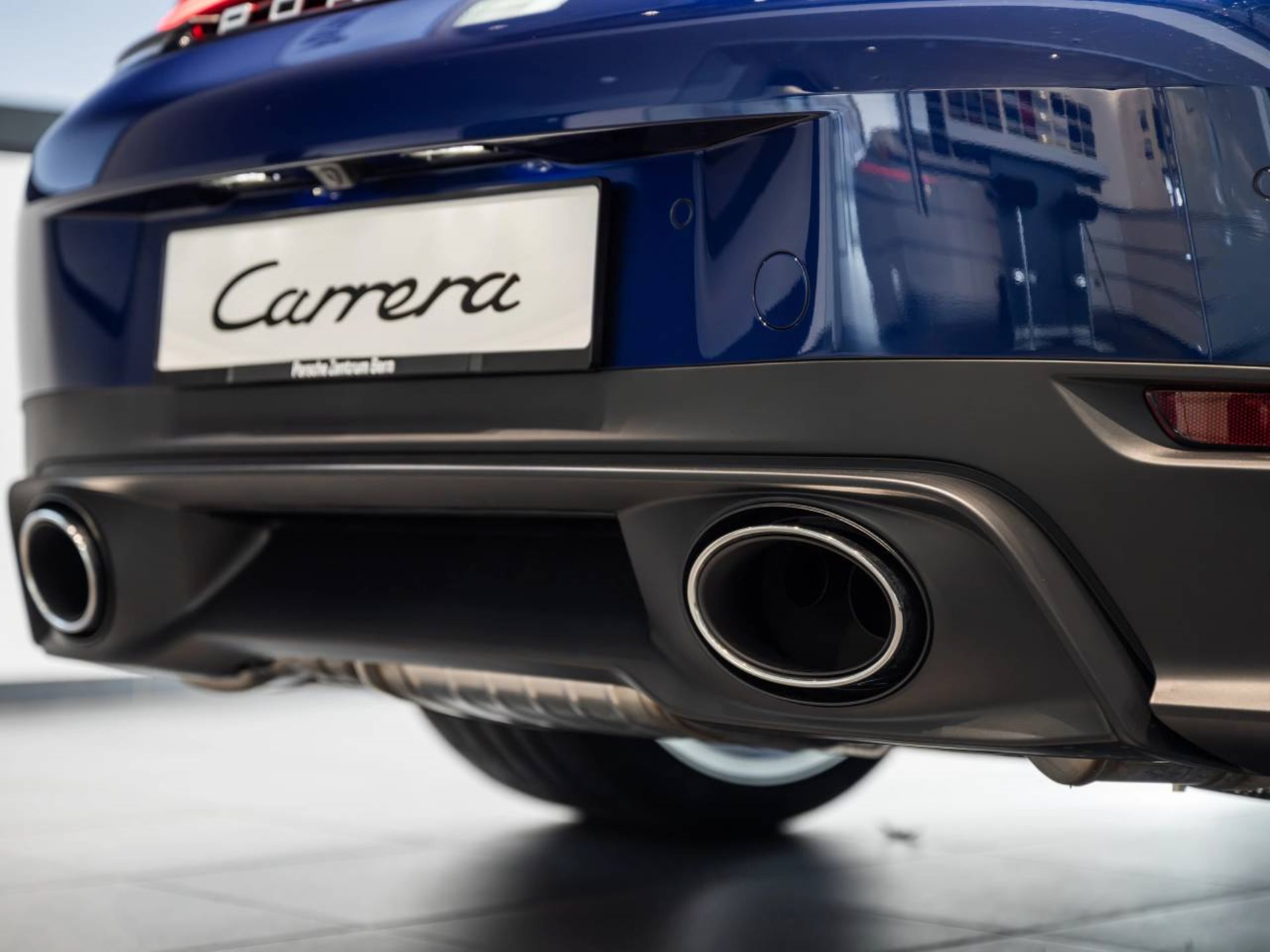 PORSCHE 911 Carrera-image-25