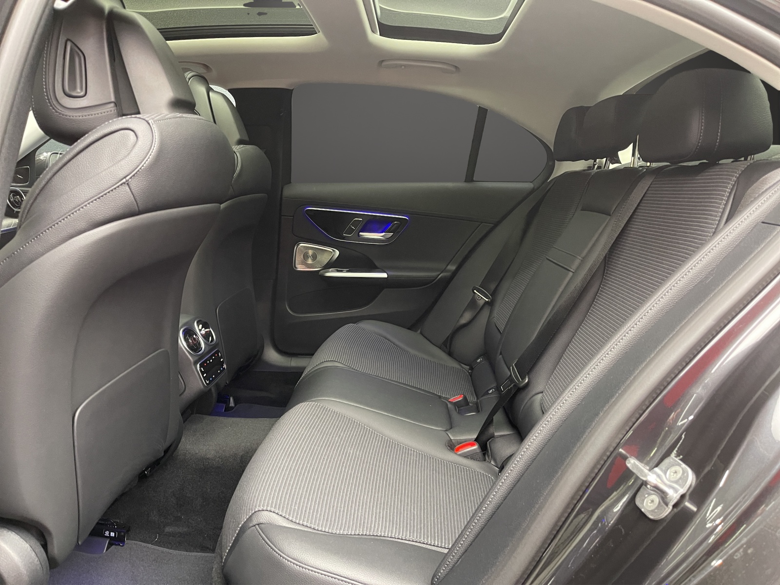 MERCEDES-BENZ C 220 d 4MATIC Limousine Swiss Star-image-10