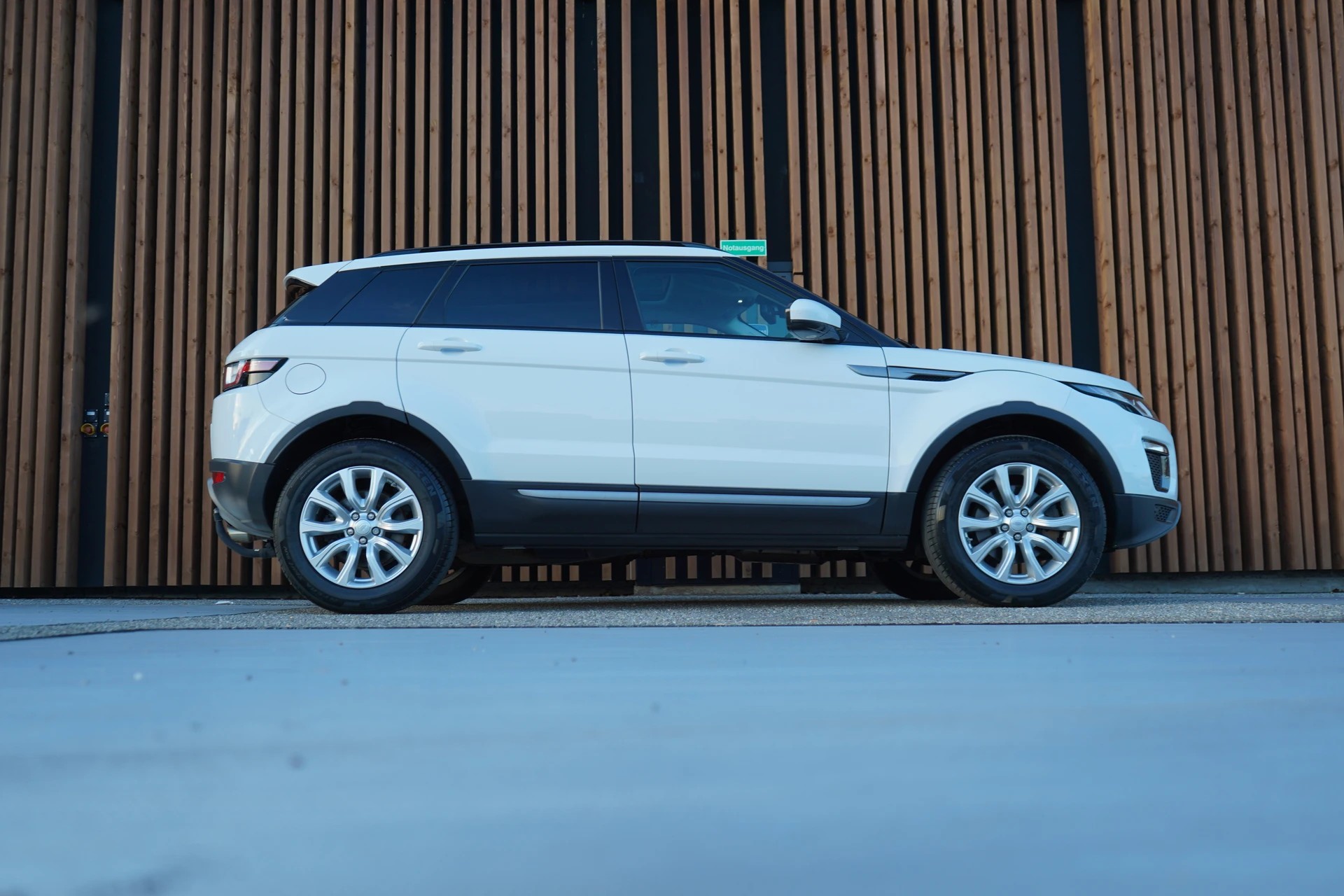 LAND ROVER RANGE ROVER EVOQUE 2.0 TD4 PURE AT9 l 180 PS-image-2