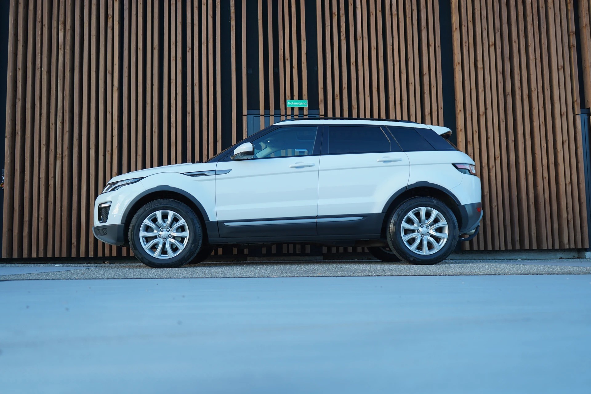 LAND ROVER RANGE ROVER EVOQUE 2.0 TD4 PURE AT9 l 180 PS-image-3