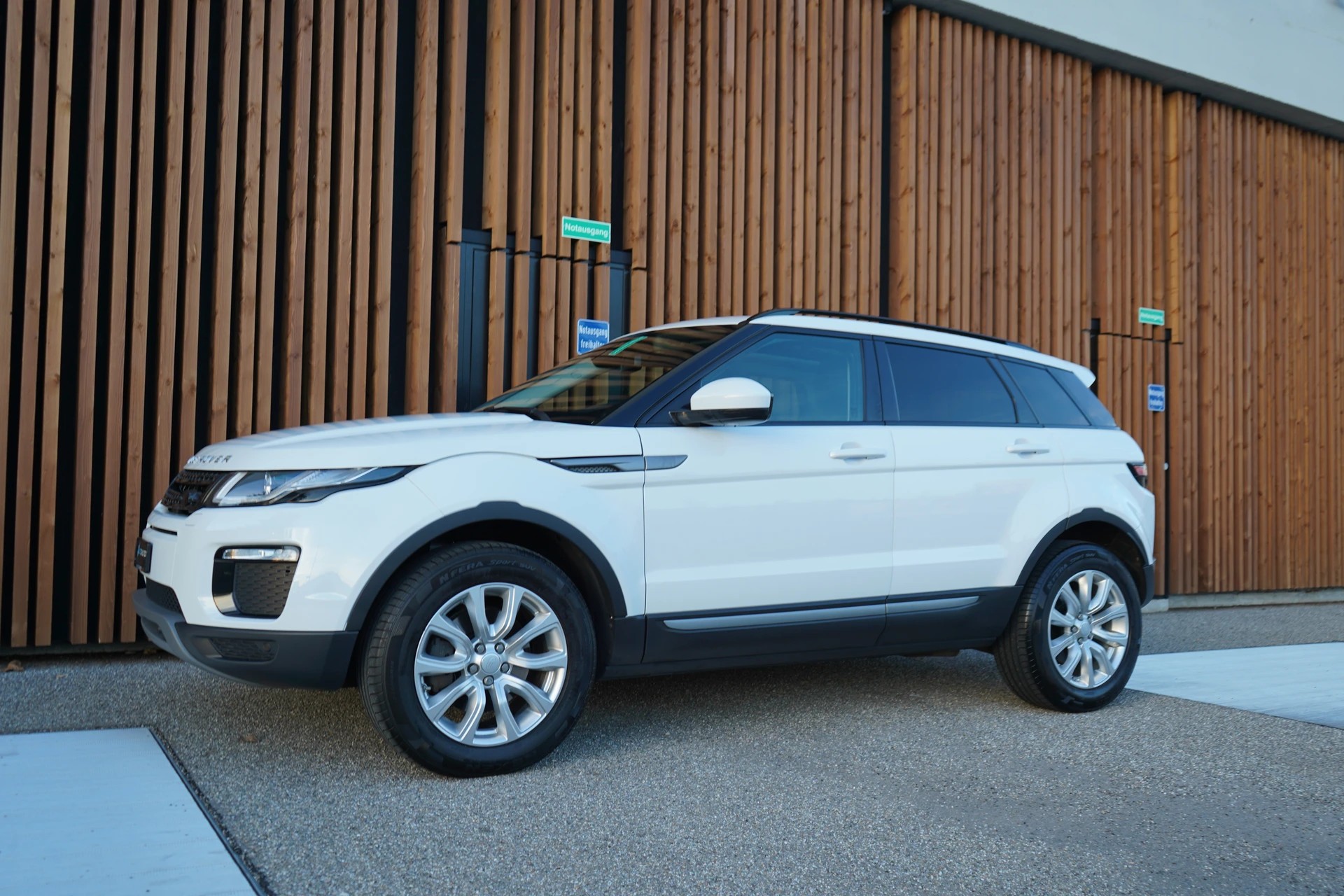 LAND ROVER RANGE ROVER EVOQUE 2.0 TD4 PURE AT9 l 180 PS-image-7
