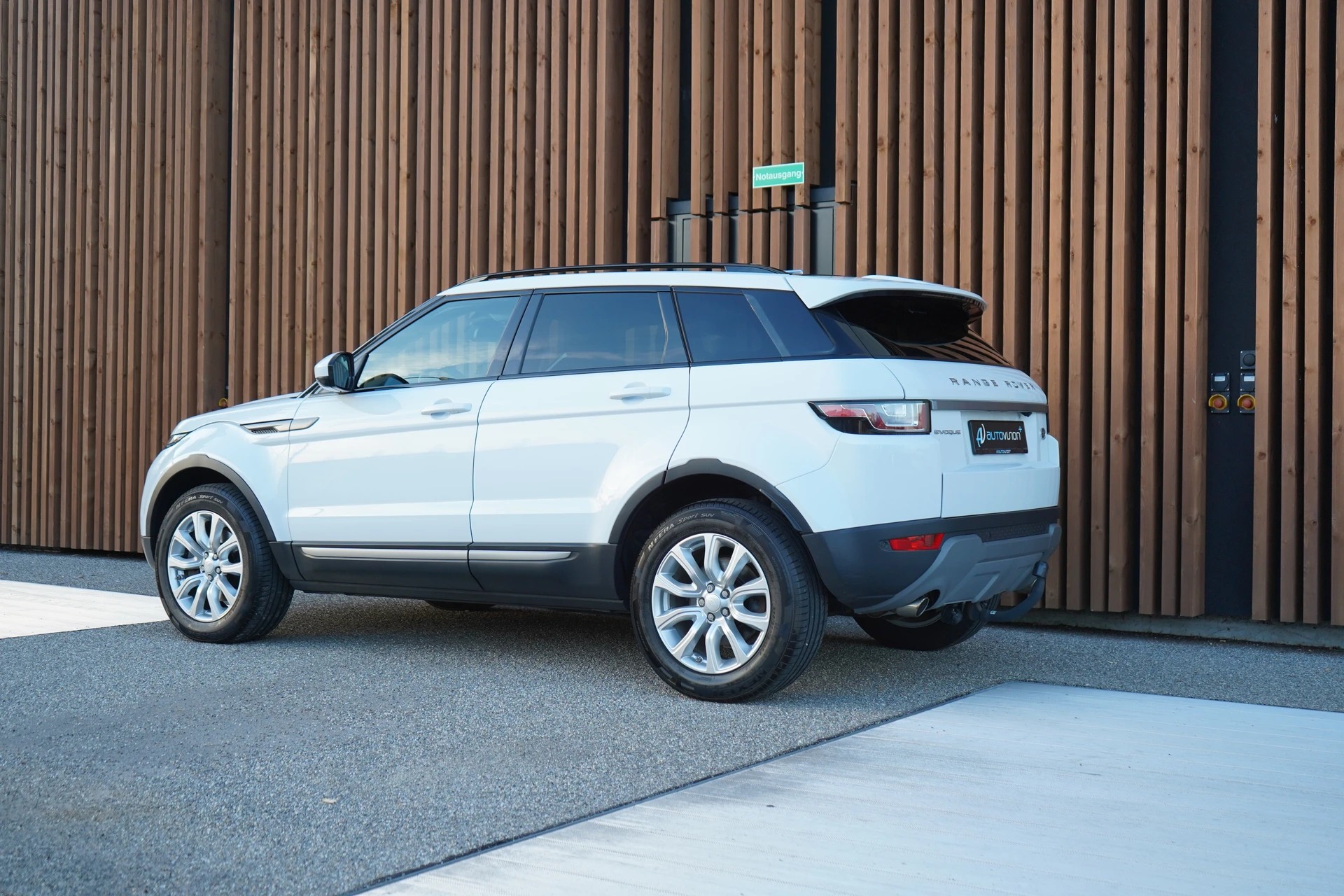 LAND ROVER RANGE ROVER EVOQUE 2.0 TD4 PURE AT9 l 180 PS-image-11