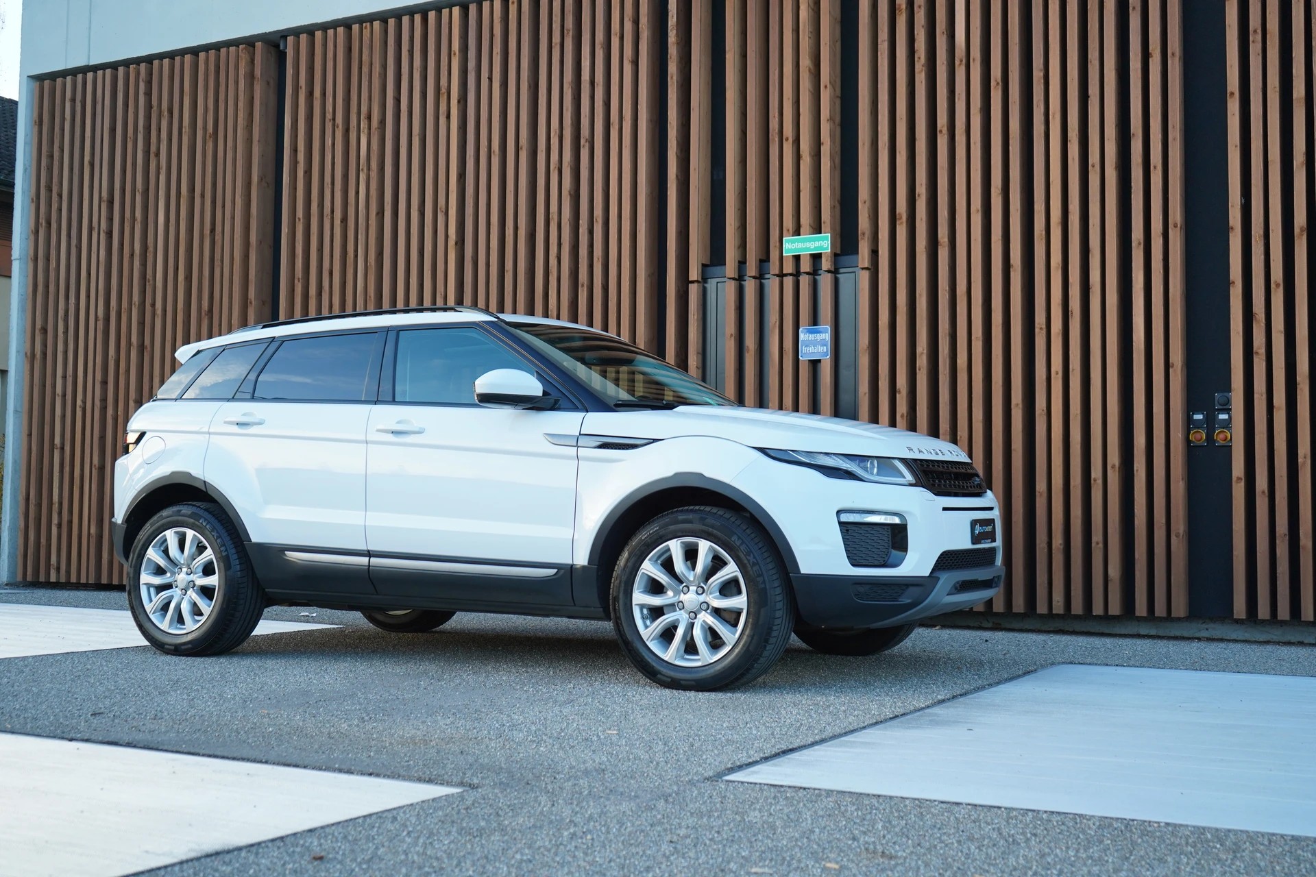 LAND ROVER RANGE ROVER EVOQUE 2.0 TD4 PURE AT9 l 180 PS-image-8