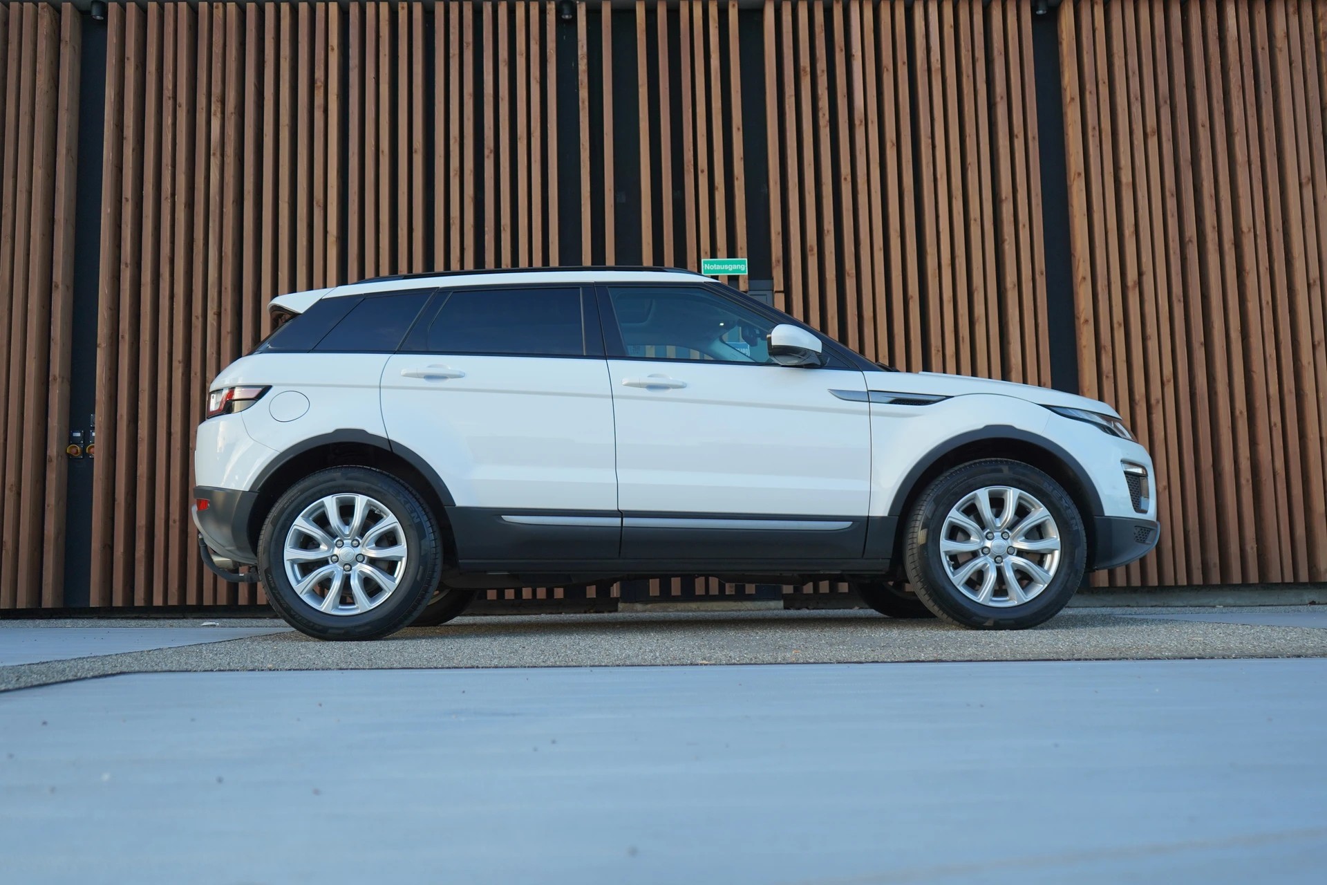LAND ROVER RANGE ROVER EVOQUE 2.0 TD4 PURE AT9 l 180 PS-image-0