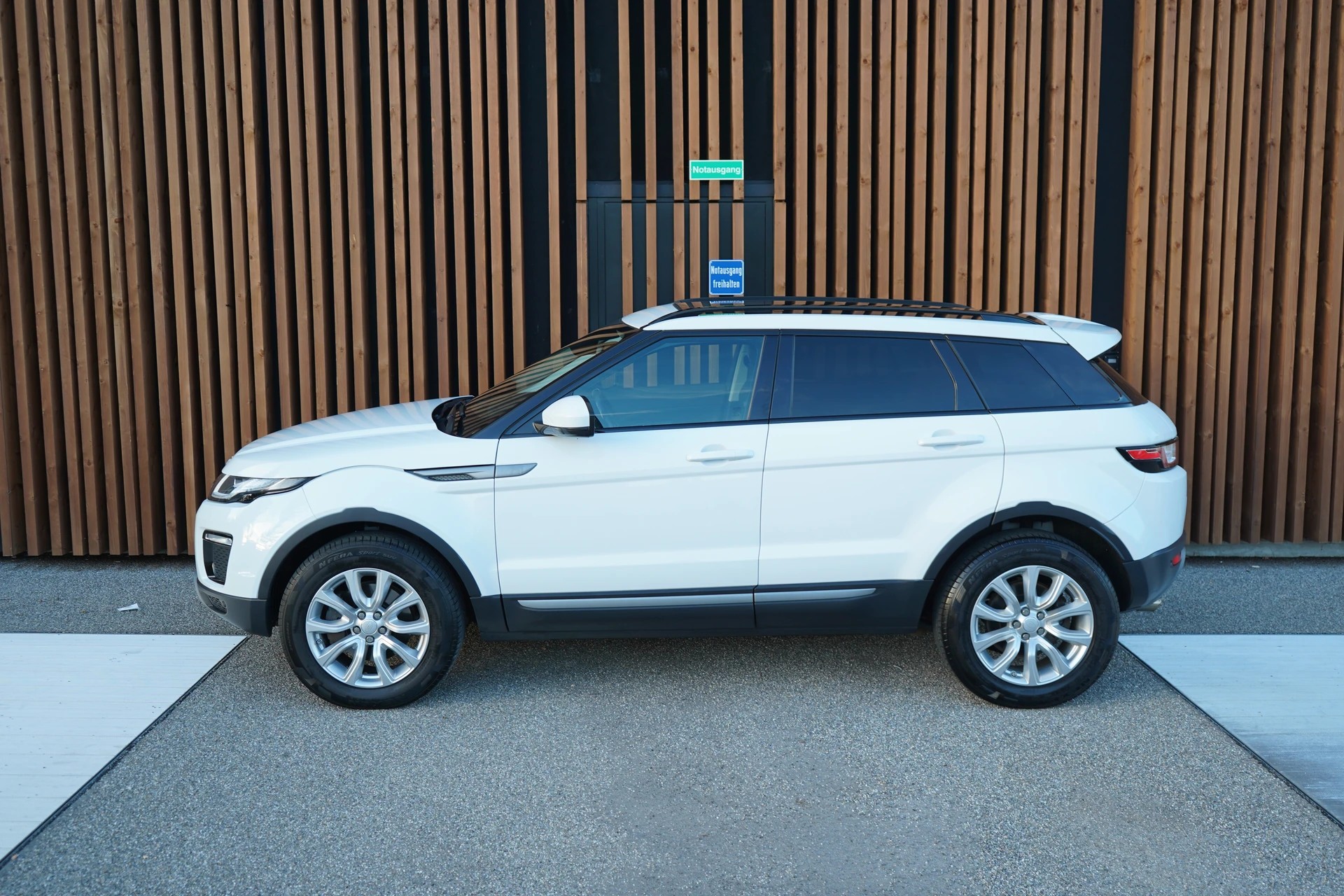 LAND ROVER RANGE ROVER EVOQUE 2.0 TD4 PURE AT9 l 180 PS-image-5
