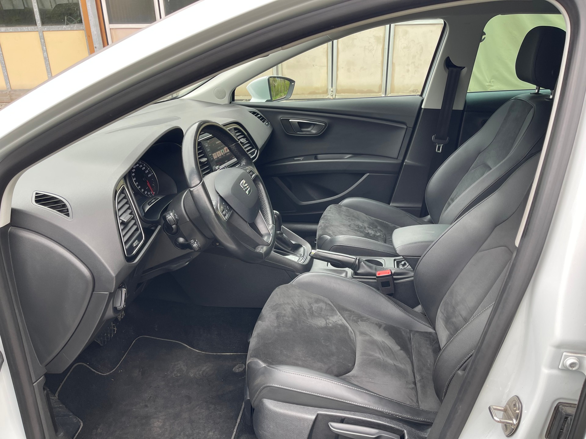 SEAT Leon ST 2.0 TDI FR DSG-image-8