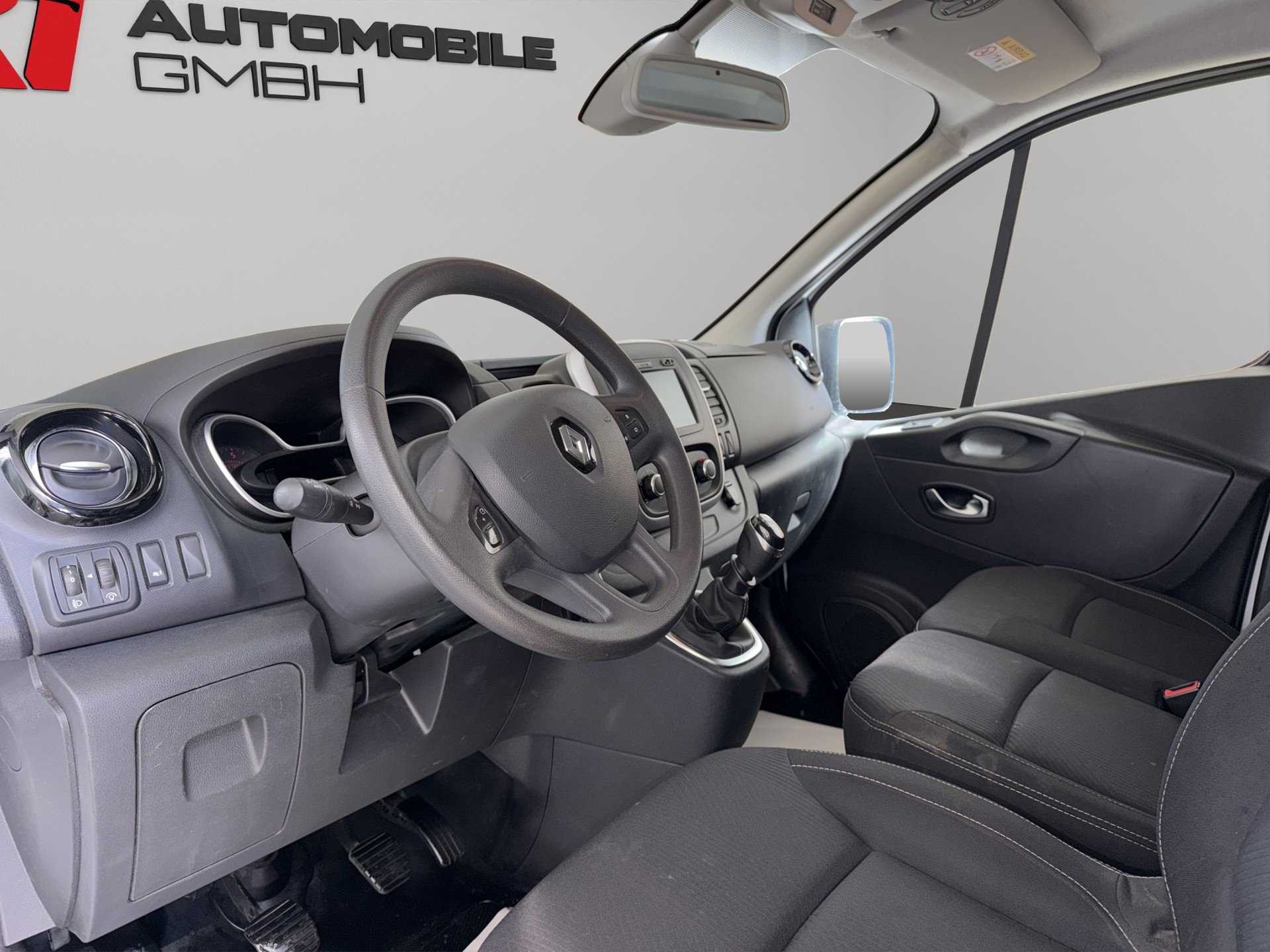 RENAULT Trafic 2.0 Energy dCi 120 3.0t Business L1H1-image-7