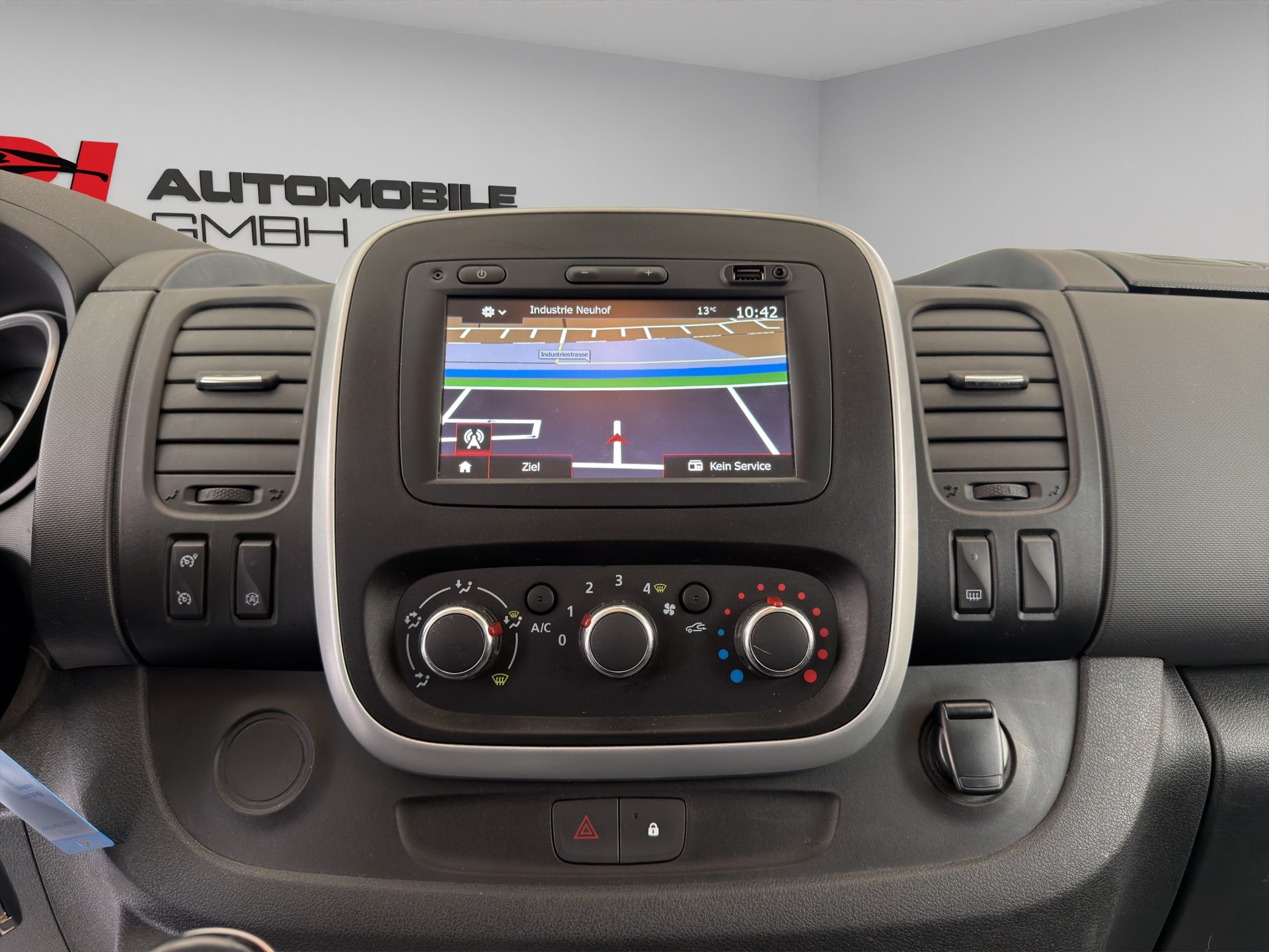 RENAULT Trafic 2.0 Energy dCi 120 3.0t Business L1H1-image-10