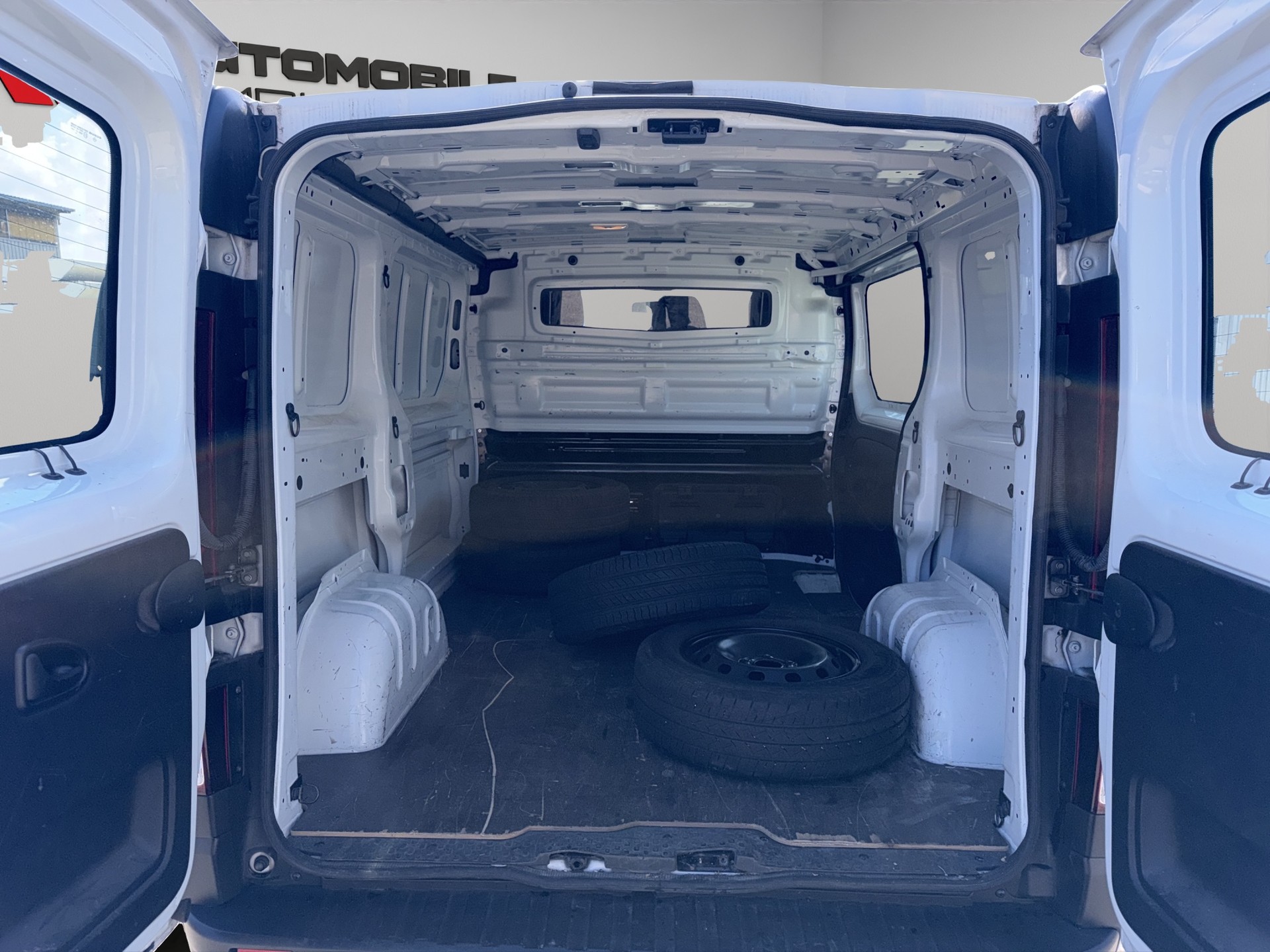 RENAULT Trafic 2.0 Energy dCi 120 3.0t Business L1H1-image-15
