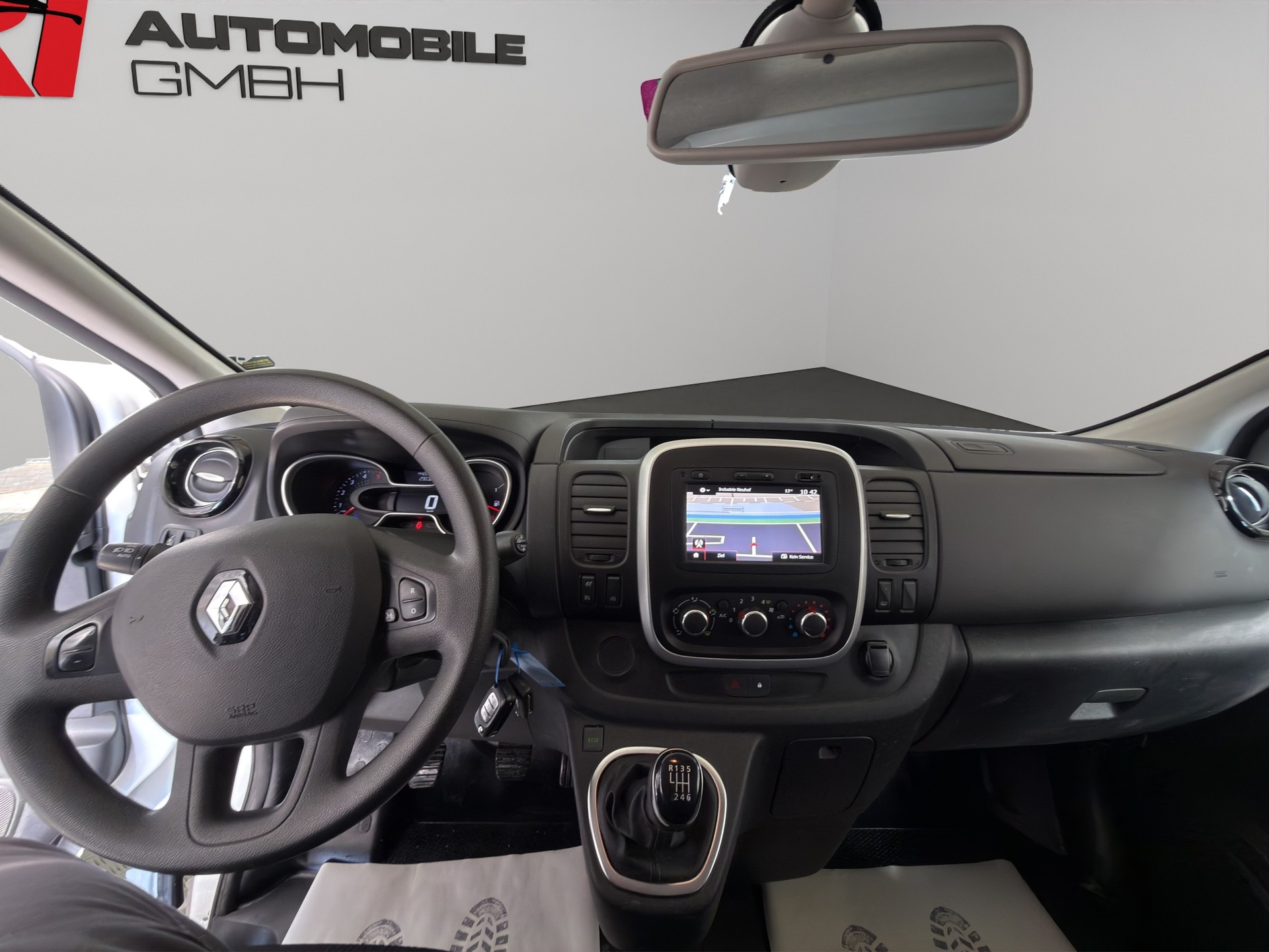 RENAULT Trafic 2.0 Energy dCi 120 3.0t Business L1H1-image-9