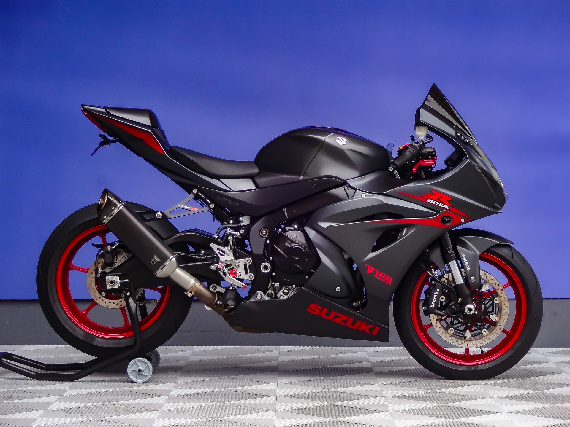 SUZUKI GSX-R 1000 ABS L7-showroom-element-1