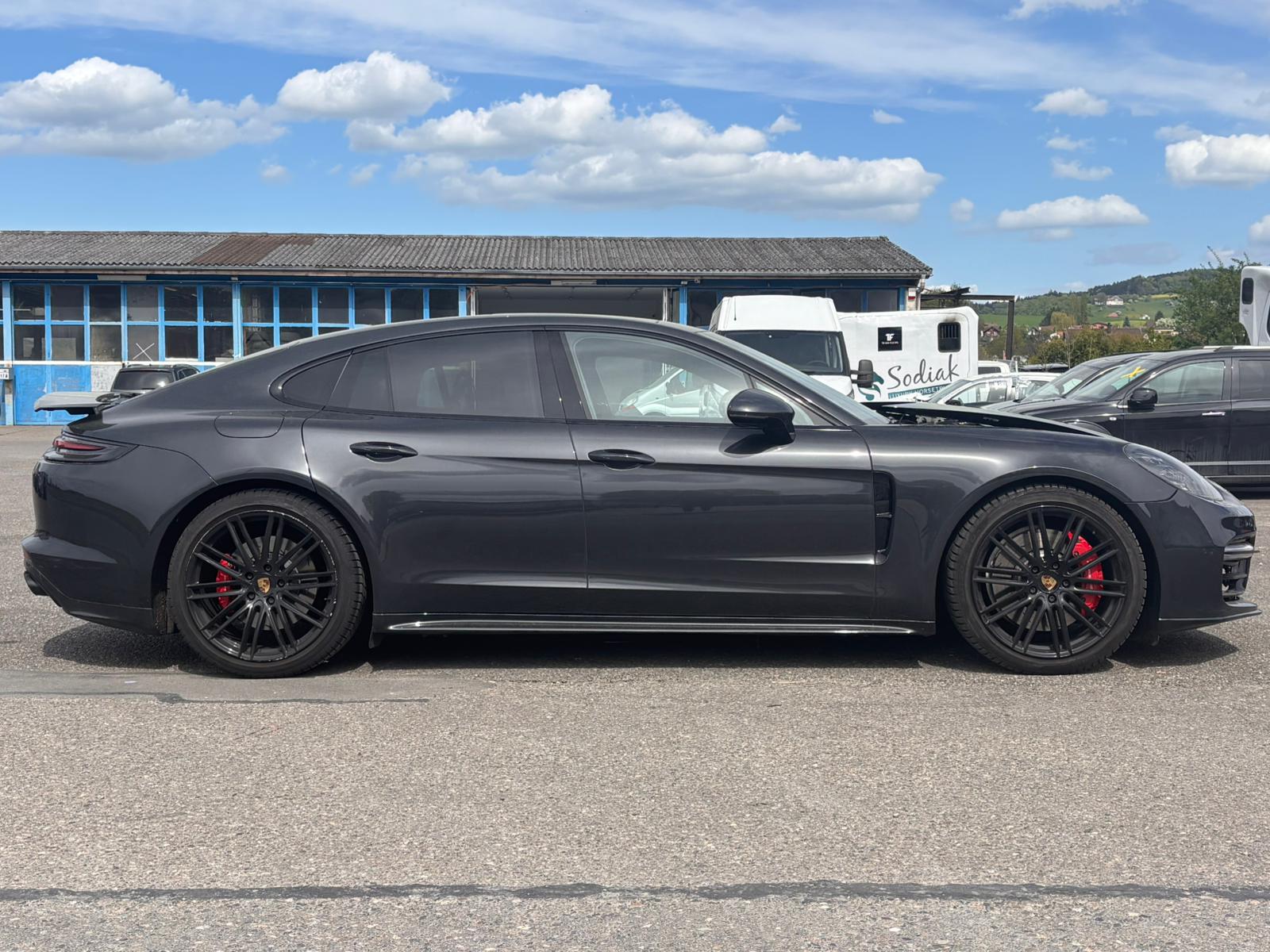 PORSCHE Panamera GTS PDK-image-3