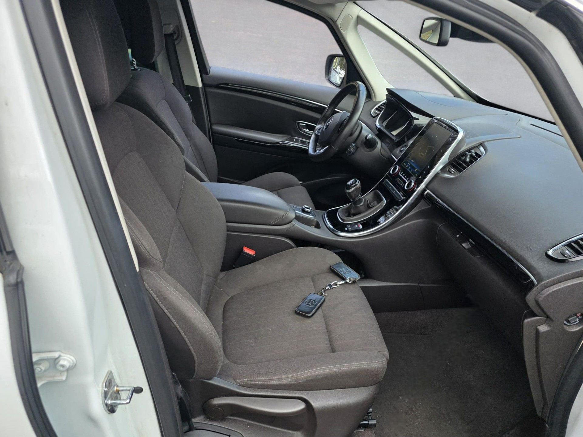 RENAULT Espace 1.6 dCi Intens-image-13
