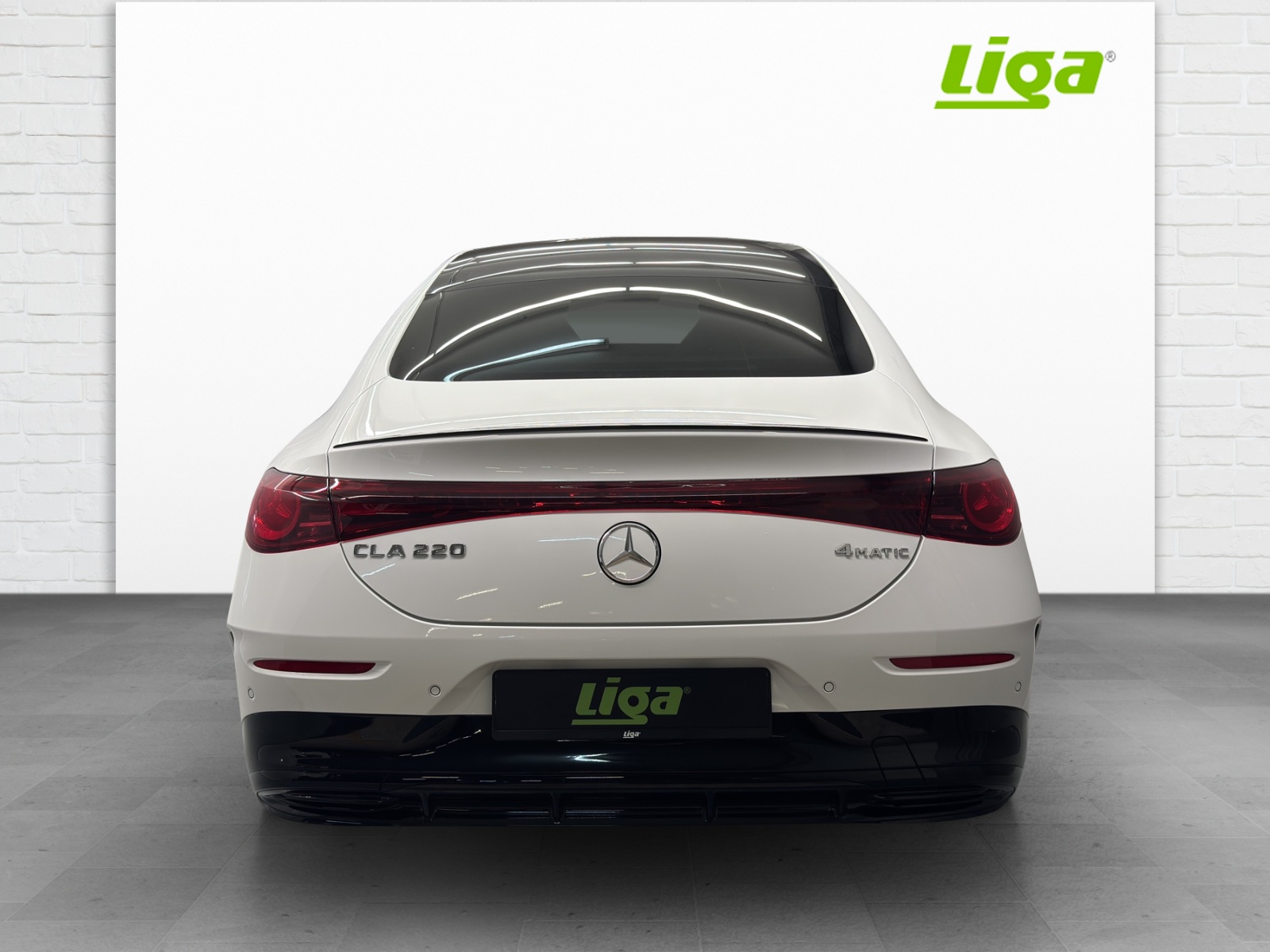 MERCEDES-BENZ CLA 220 AMG Line 4Matic-image-4