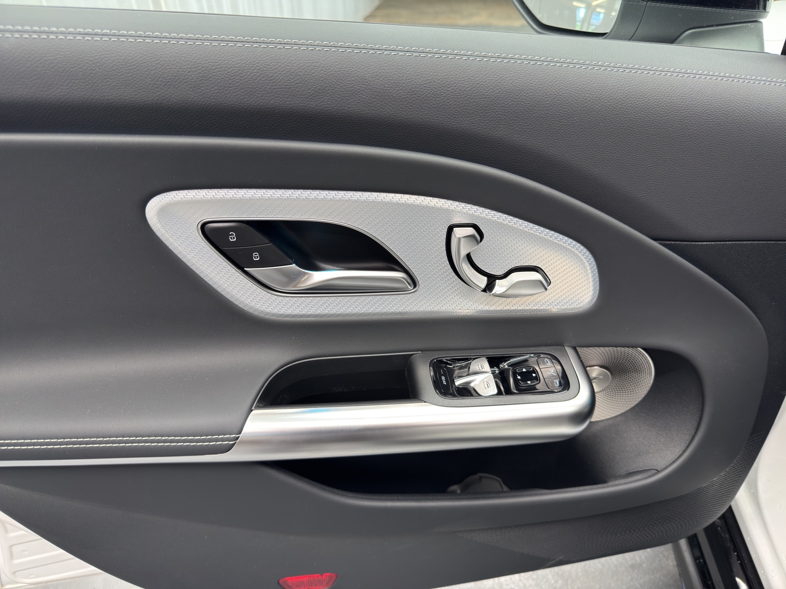 MERCEDES-BENZ CLA 220 AMG Line 4Matic-image-12
