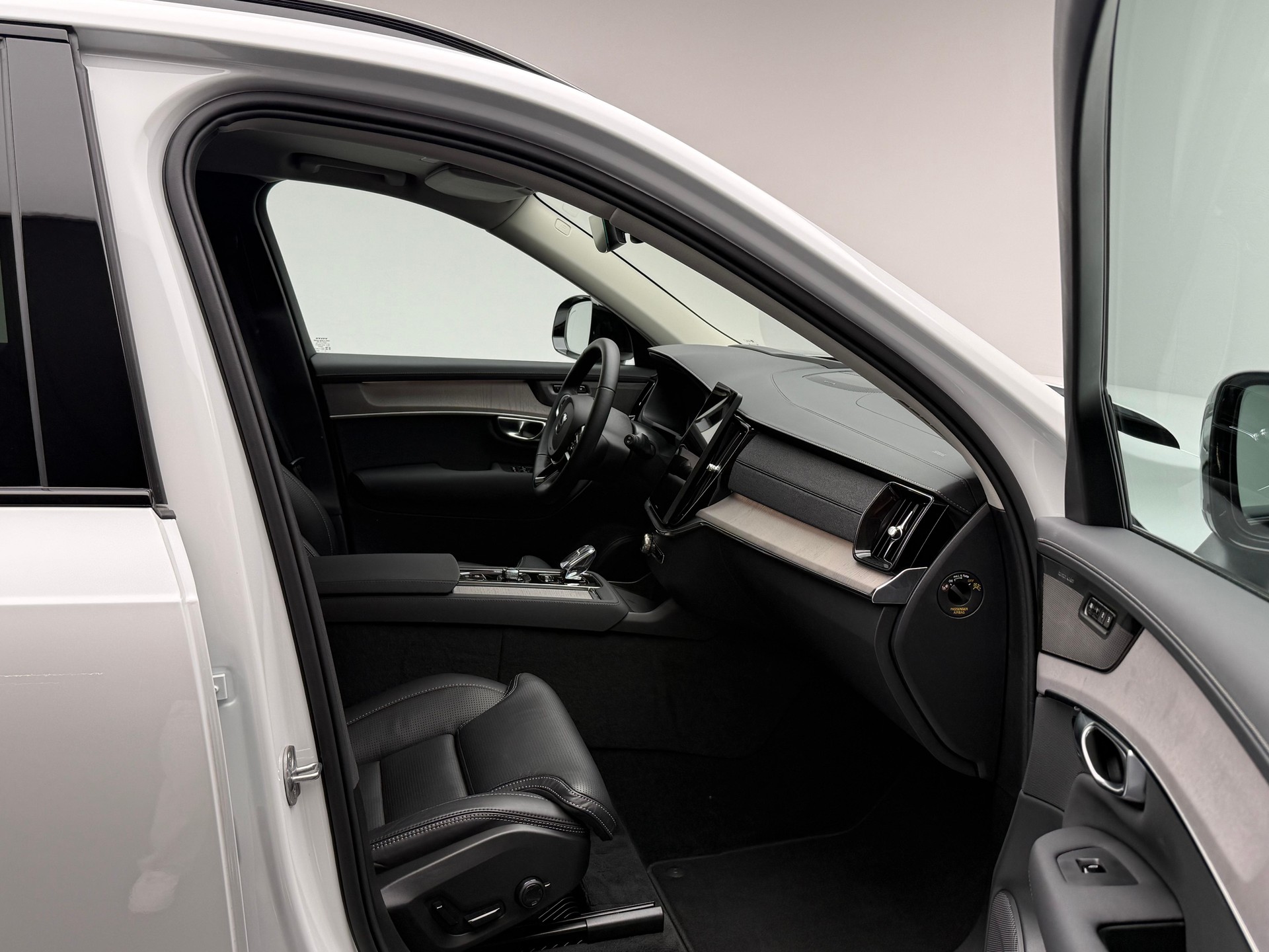 VOLVO XC90 2.0 T8 TE Plus Dark eAWD-image-8