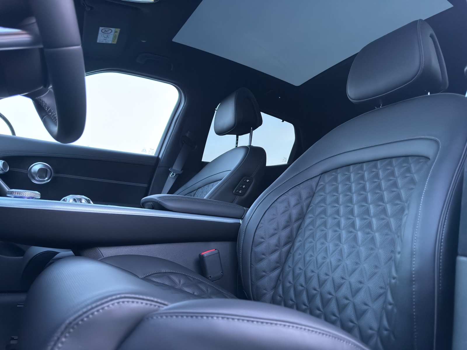 GENESIS GV60 77.4 kWh Sport AWD-image-9