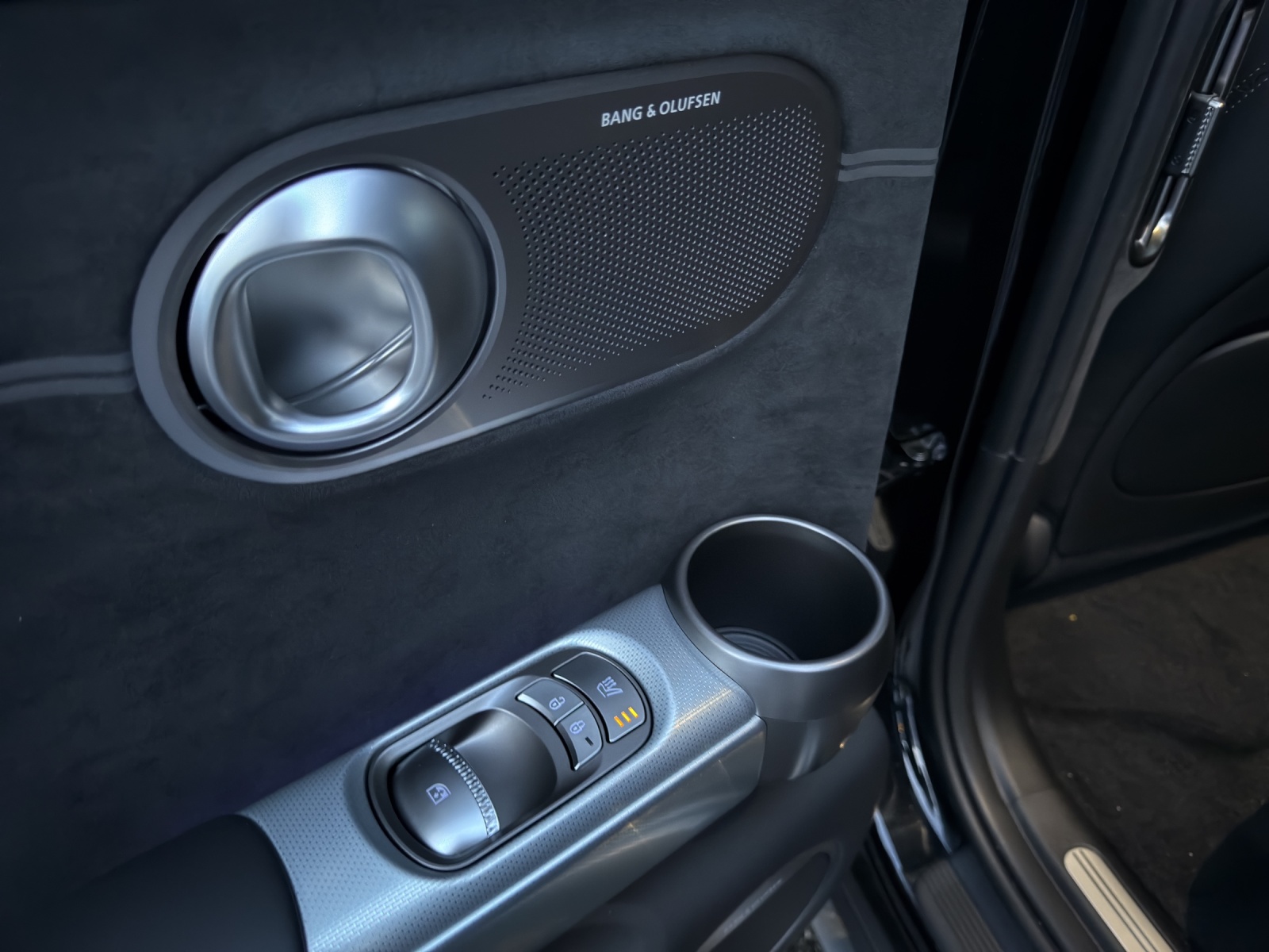 GENESIS GV60 77.4 kWh Sport AWD-image-18