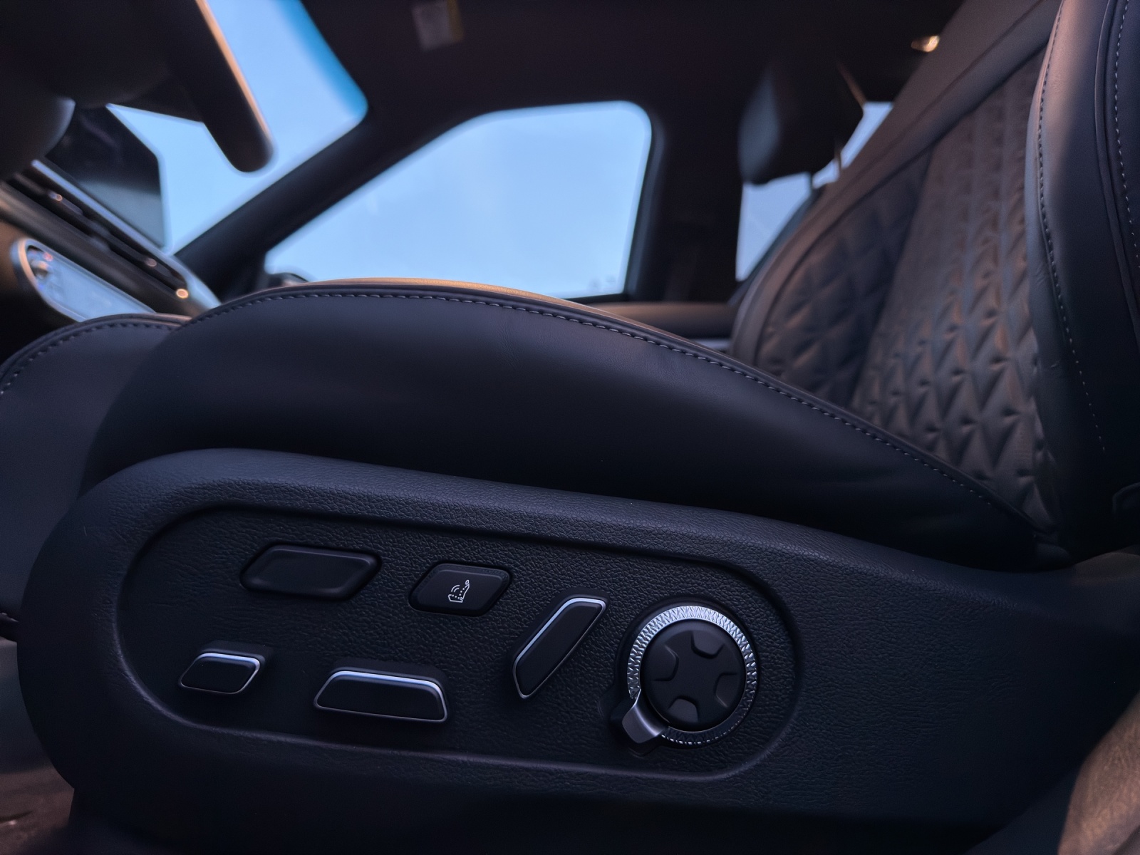 GENESIS GV60 77.4 kWh Sport AWD-image-20
