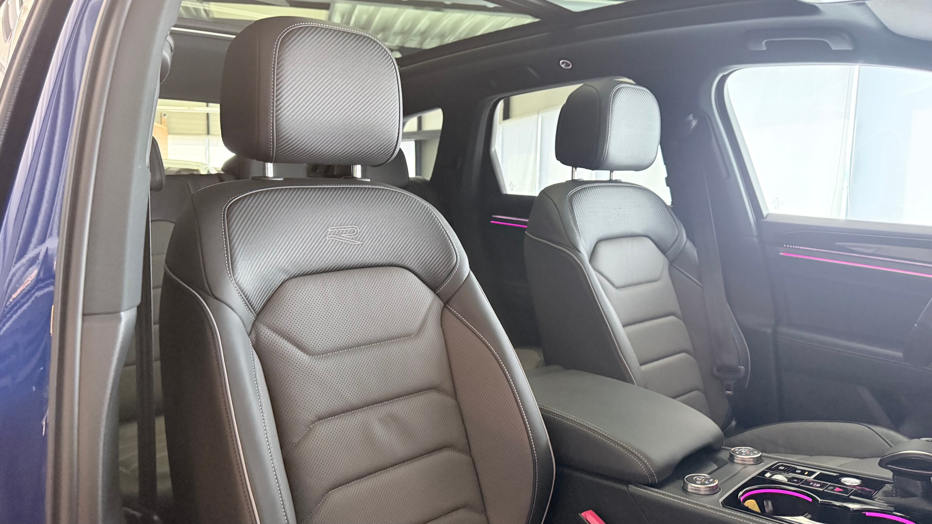 VW Touareg 3.0 V6 TSI R-Line-image-24