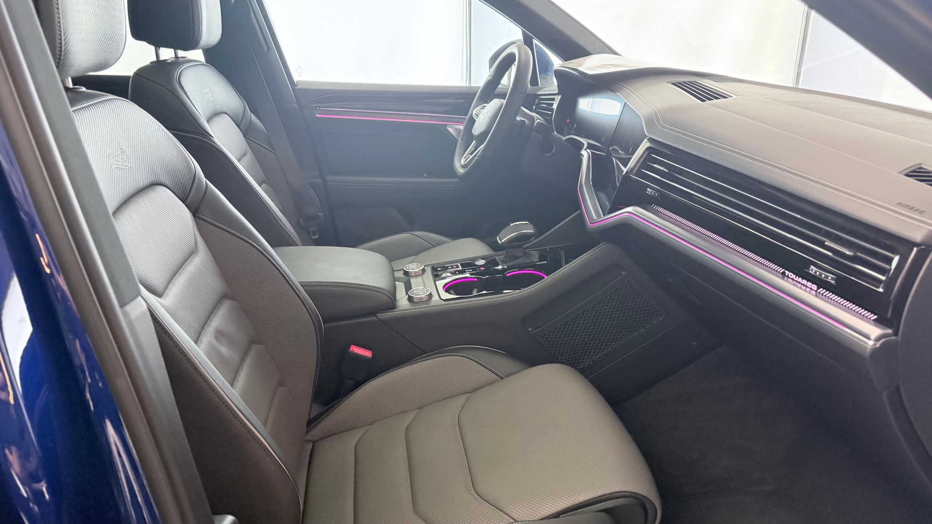 VW Touareg 3.0 V6 TSI R-Line-image-22