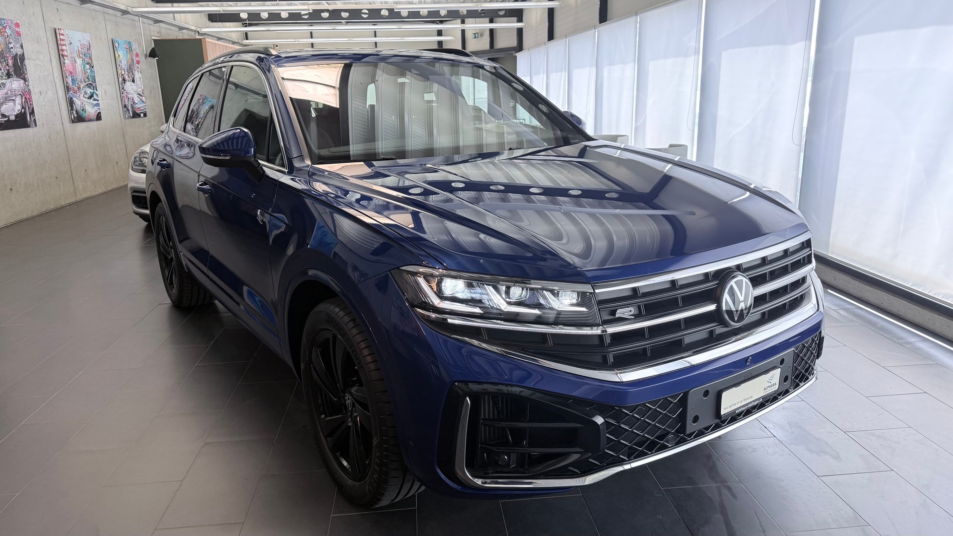 VW Touareg 3.0 V6 TSI R-Line-showroom-element-1
