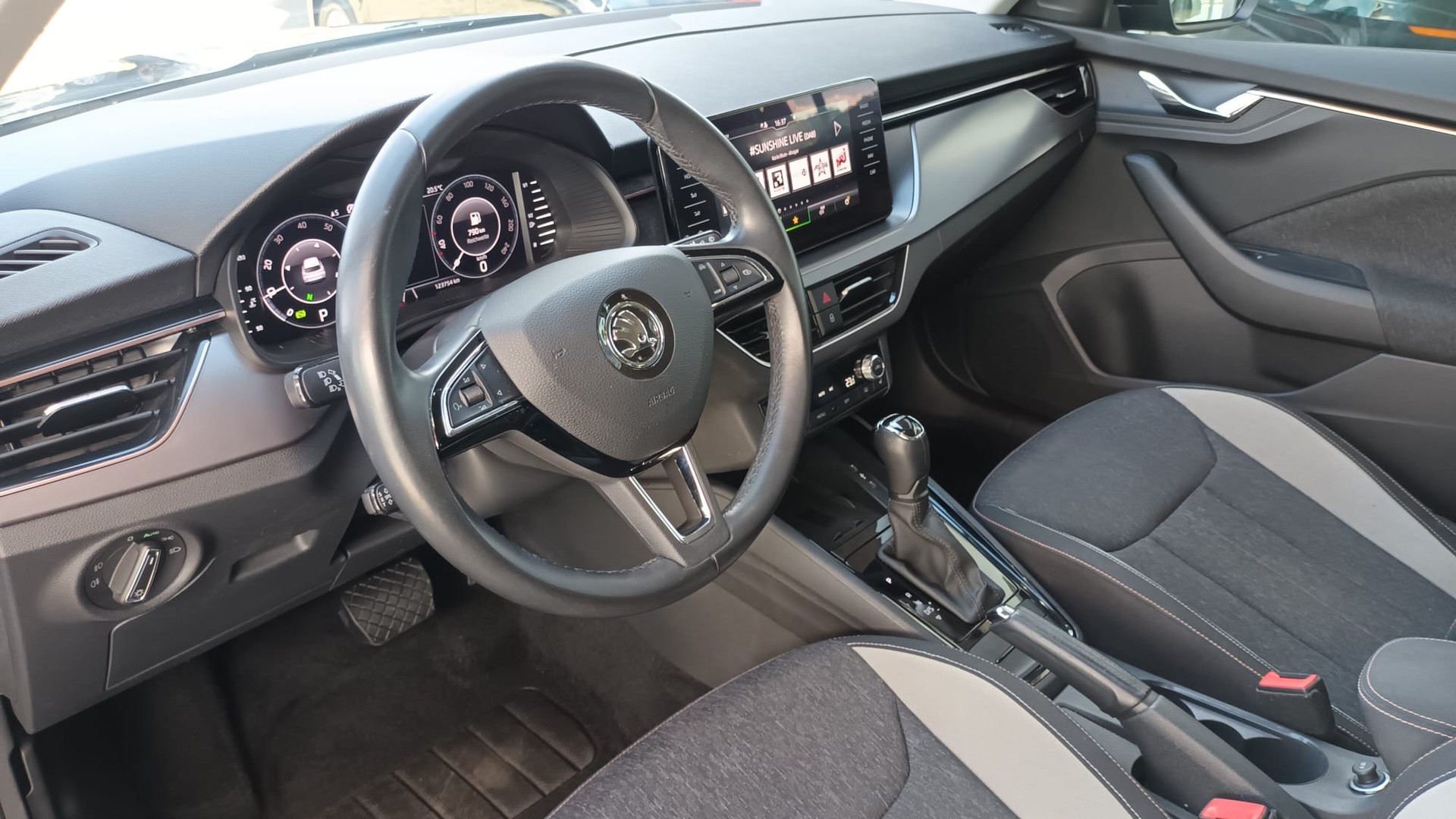SKODA Kamiq 1.0 TSI Style DSG-image-8