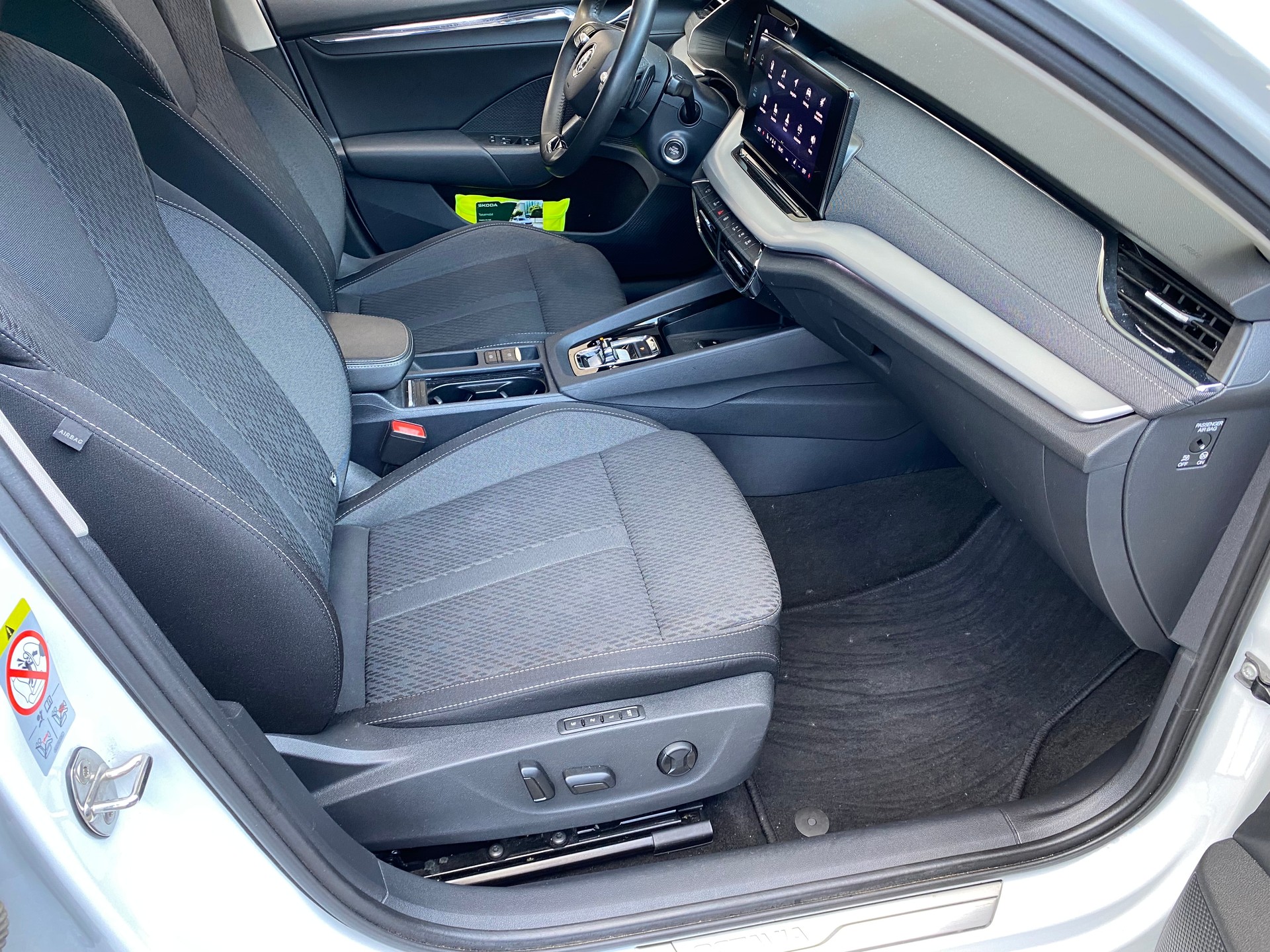 SKODA Octavia Combi 2.0 TDI DSG Style 4x4-image-6