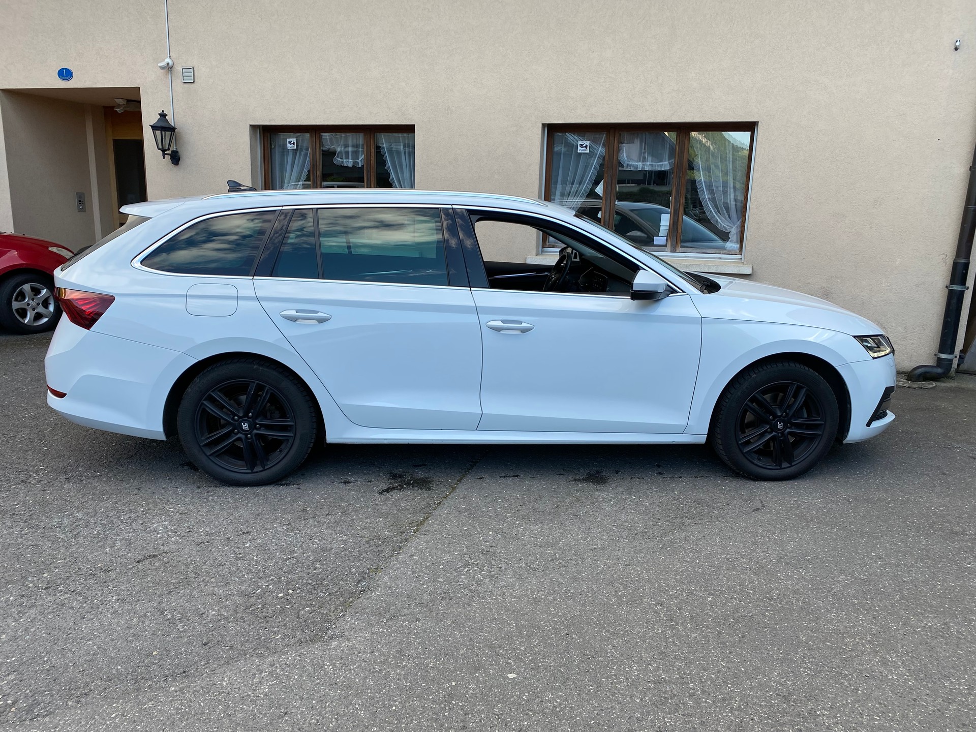 SKODA Octavia Combi 2.0 TDI DSG Style 4x4-image-13