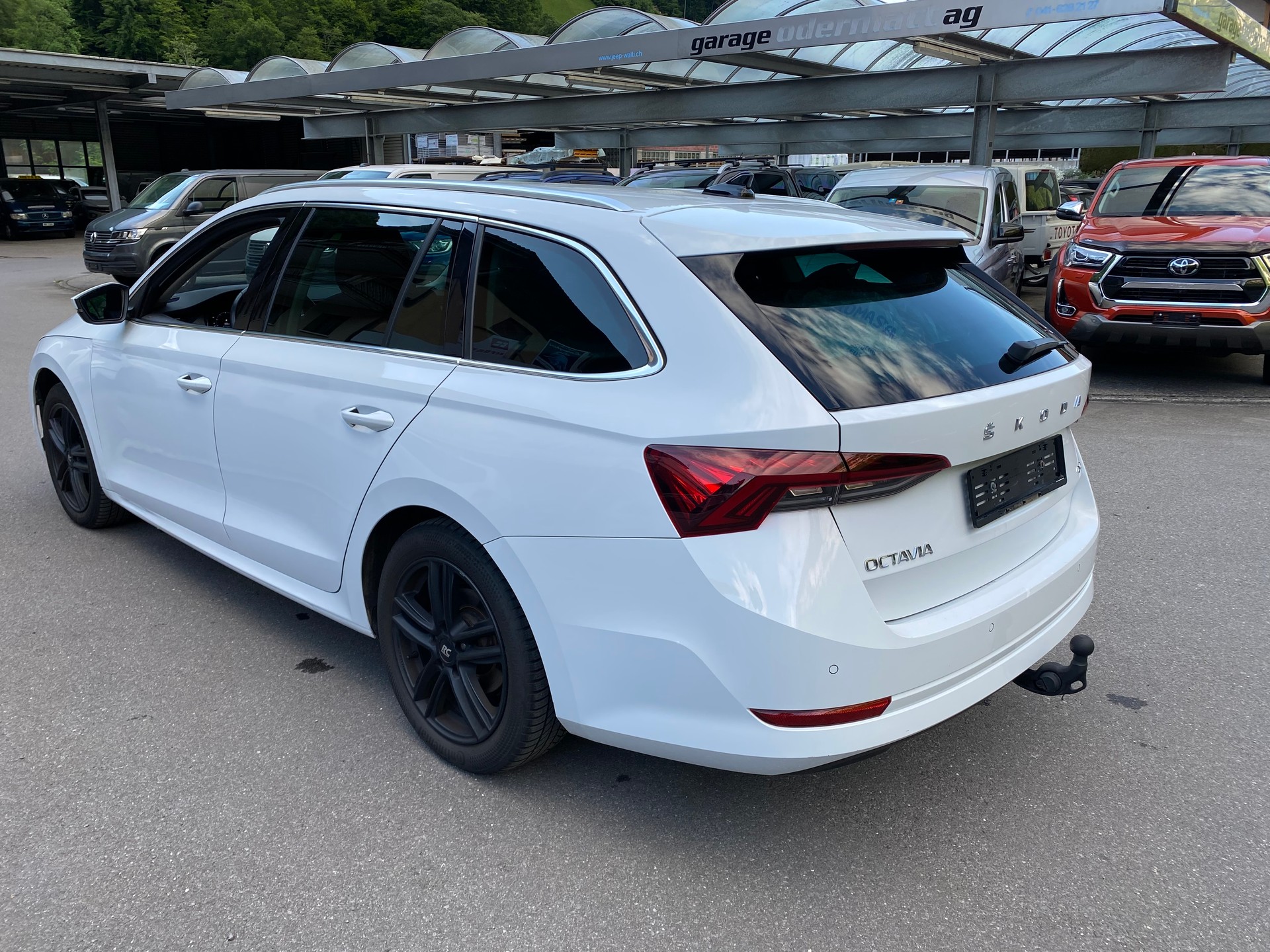 SKODA Octavia Combi 2.0 TDI DSG Style 4x4-image-12