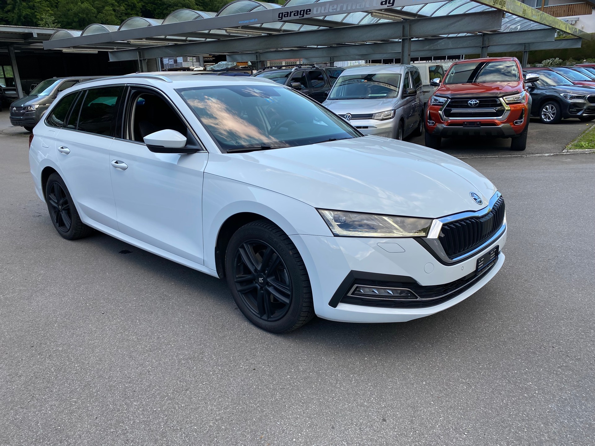 SKODA Octavia Combi 2.0 TDI DSG Style 4x4-image-11