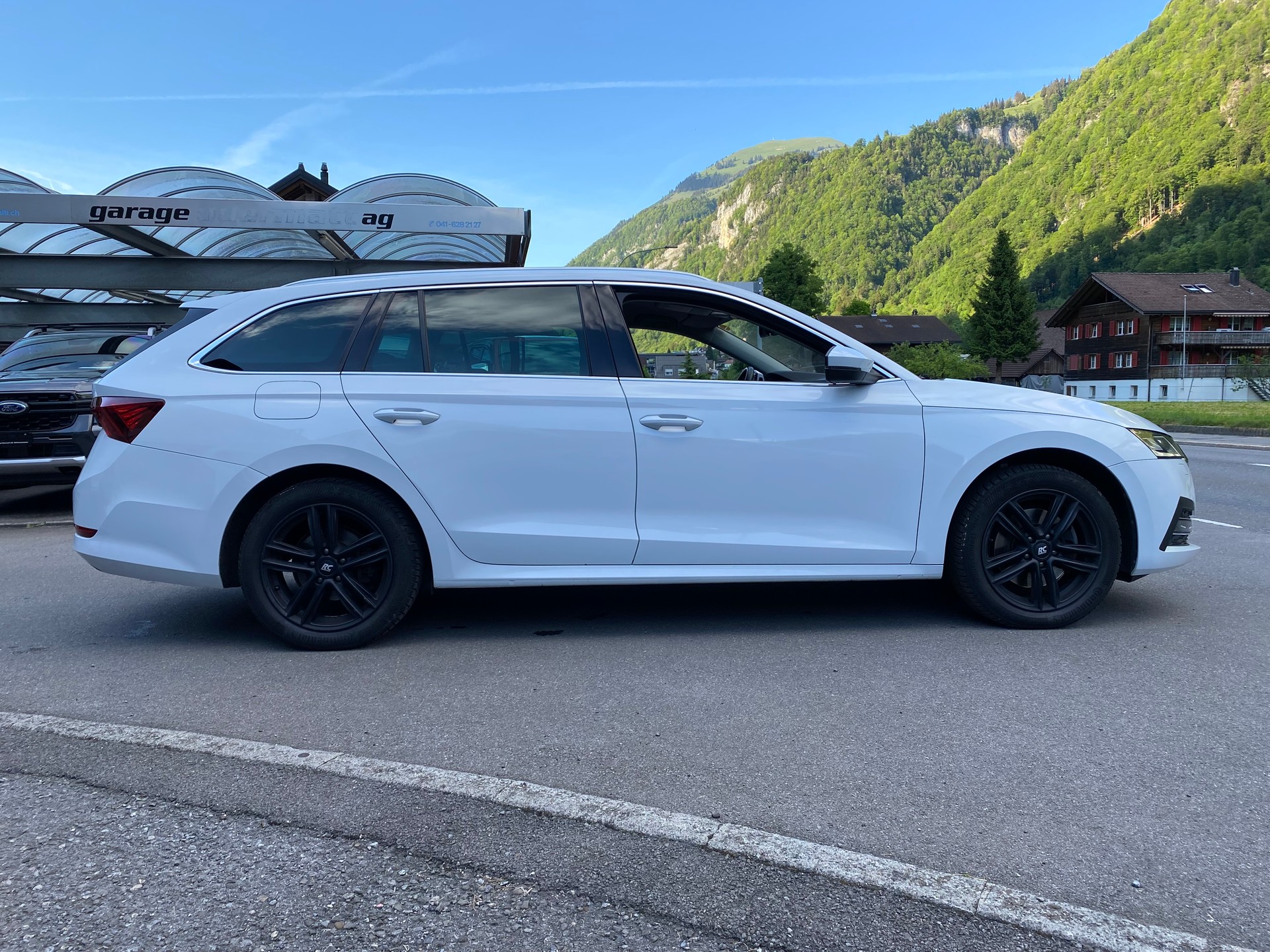 SKODA Octavia Combi 2.0 TDI DSG Style 4x4-image-15