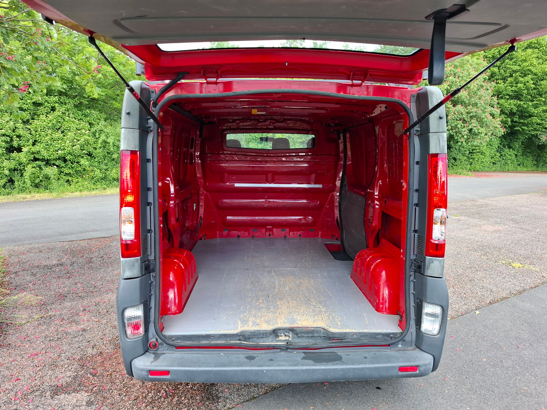 RENAULT Trafic 2.0 dCi 90 2.7t L1H1-image-8