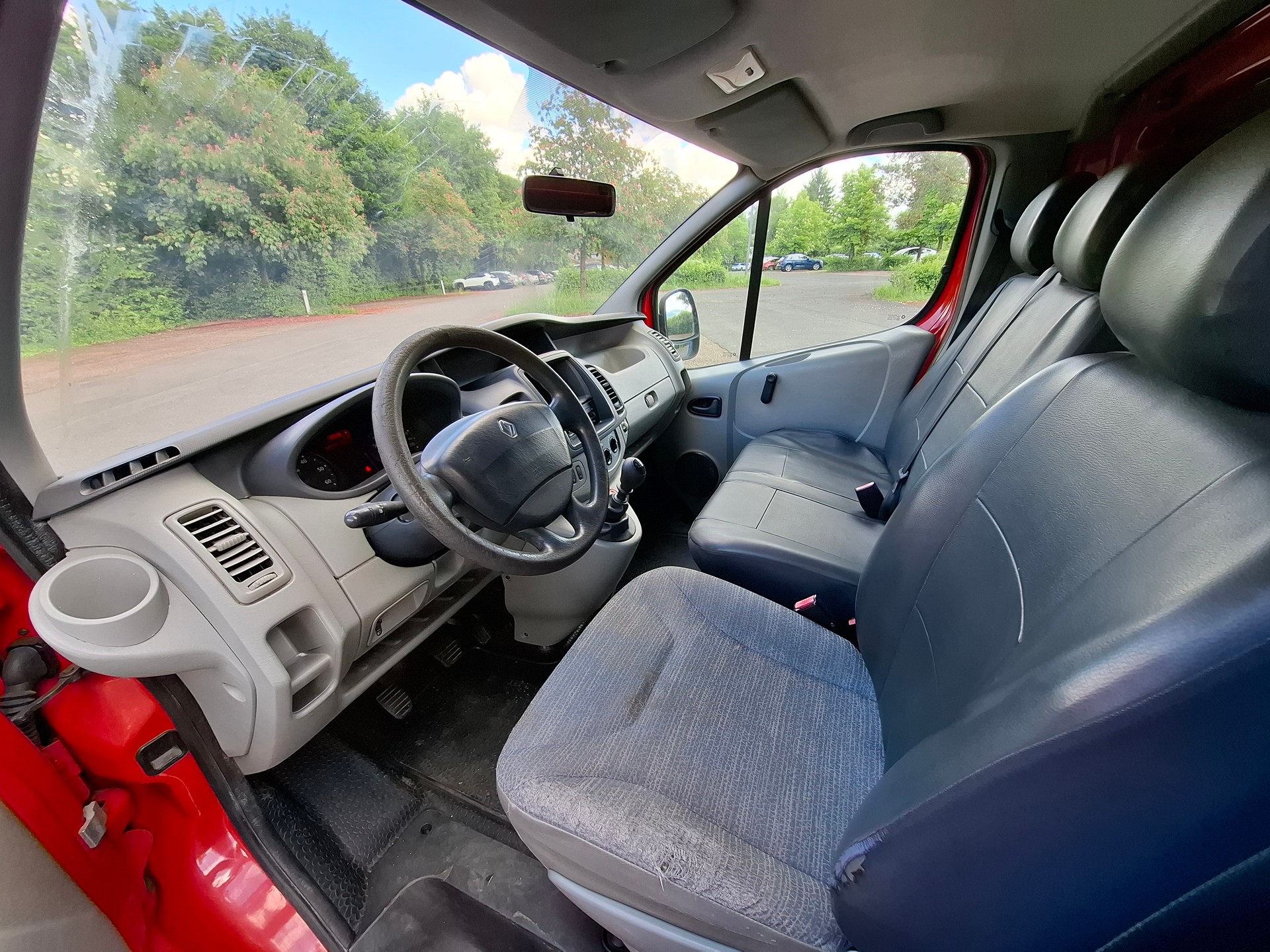 RENAULT Trafic 2.0 dCi 90 2.7t L1H1-image-10