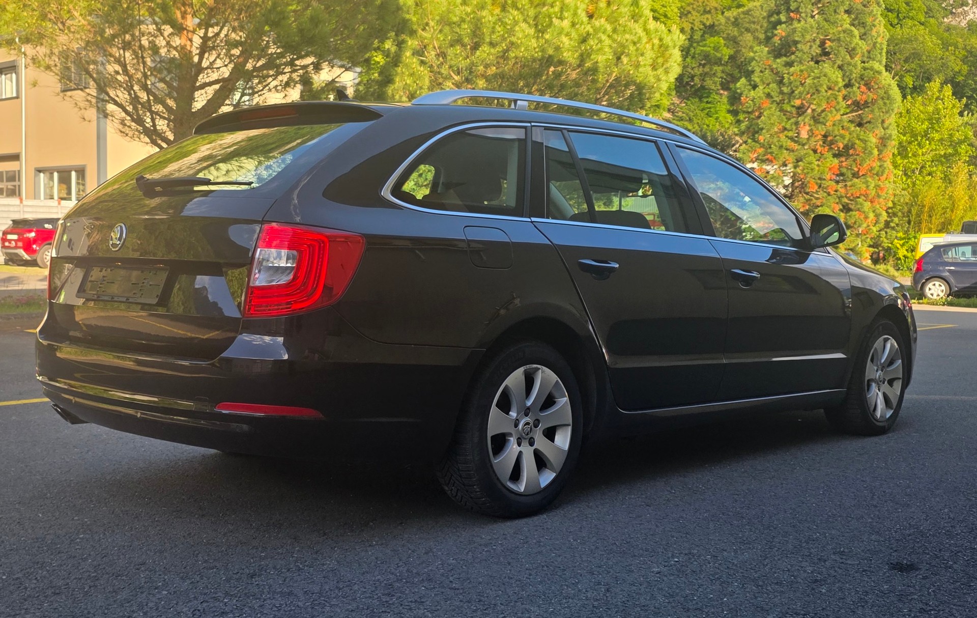 SKODA Superb Combi 2.0 TDi Elegance 4x4 DSG-image-14