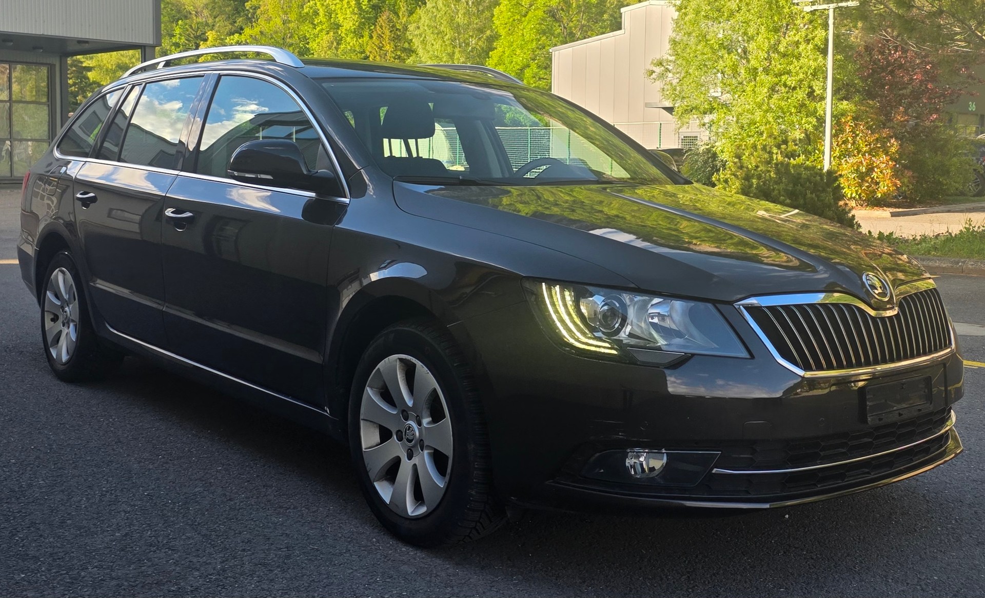 SKODA Superb Combi 2.0 TDi Elegance 4x4 DSG-image-4