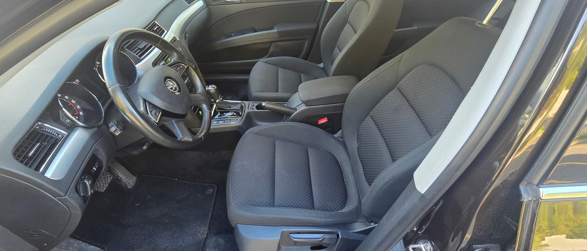 SKODA Superb Combi 2.0 TDi Elegance 4x4 DSG-image-9