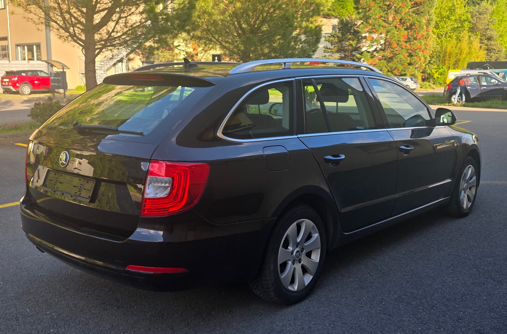 SKODA Superb Combi 2.0 TDi Elegance 4x4 DSG-image-13